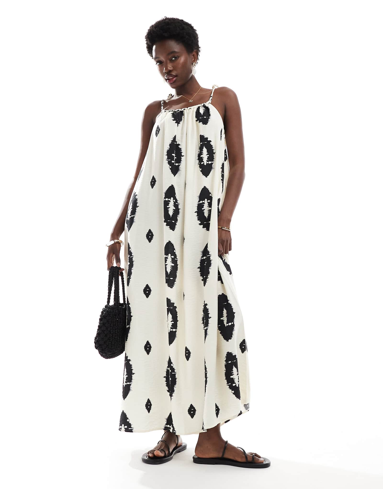 ТОЛЬКО белое макси-платье с абстрактным принтом 15490₽