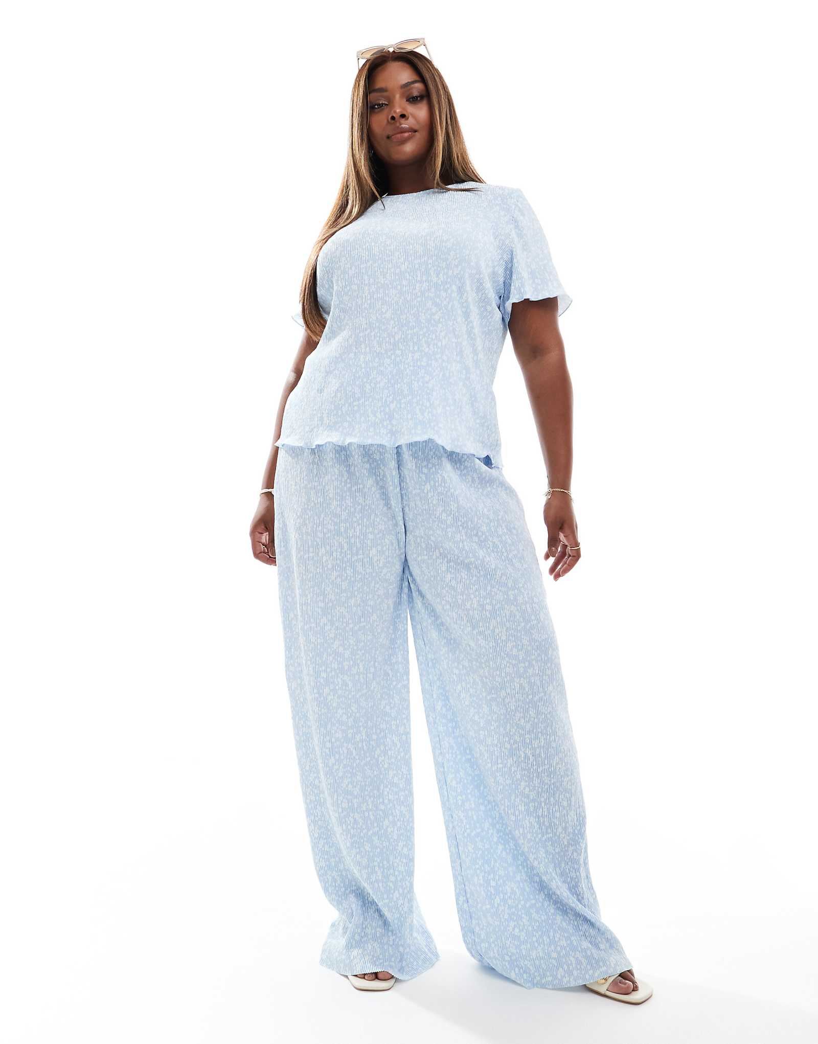 Широкие брюки Pieces Curve mini plisse с голубым цветочным принтом - часть комплекта