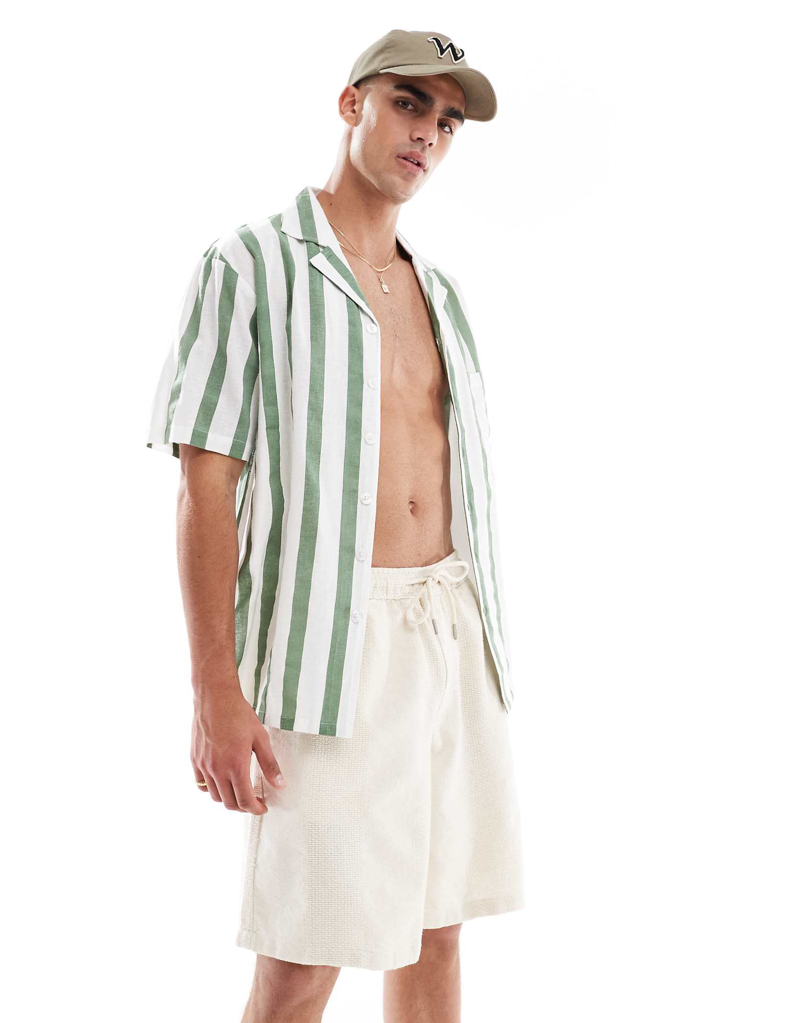 Шорты с фактурным шнурком Pull-Bear цвета экрю - часть комплекта 3490₽