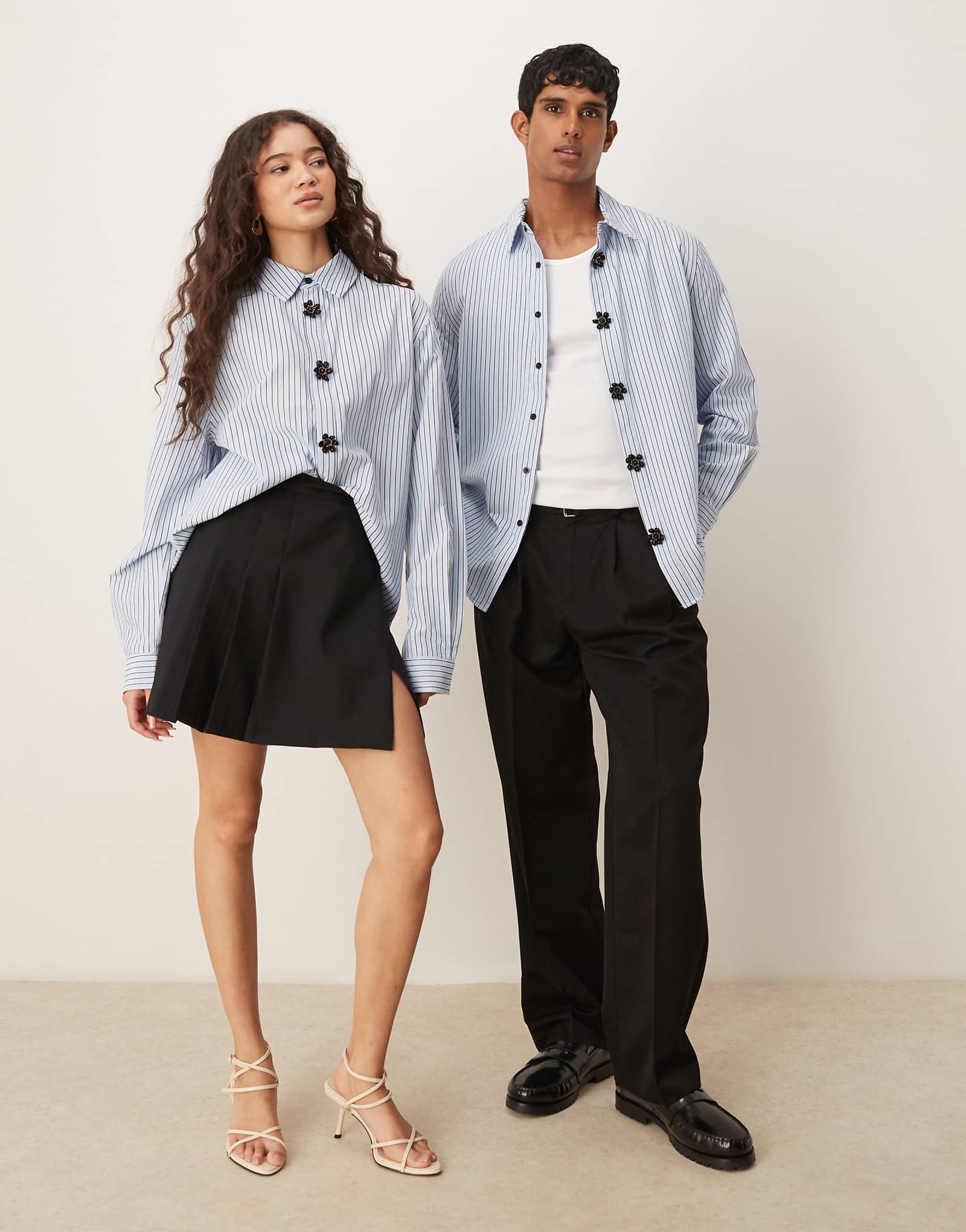 Рубашка Sister Jane унисекс с 3D цветочными пуговицами и принтом в синюю полоску