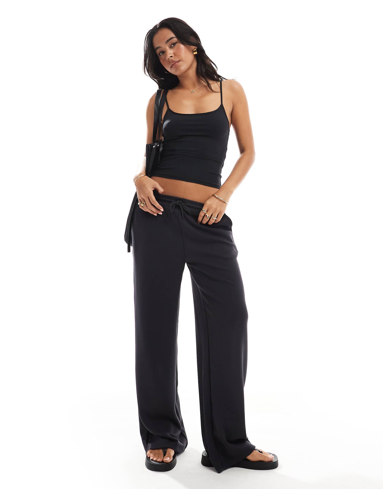 Широкие спортивные брюки Pull-Bear soft touch темно-серого цвета 7790₽