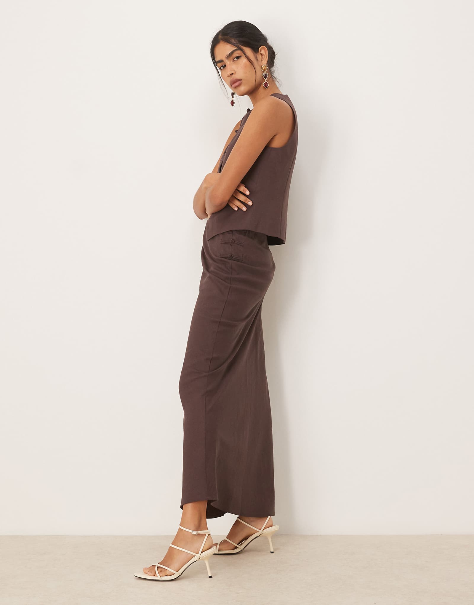 Юбка макси из льняной смеси Mango с боковым узлом шоколадного цвета - часть комплекта 13690₽