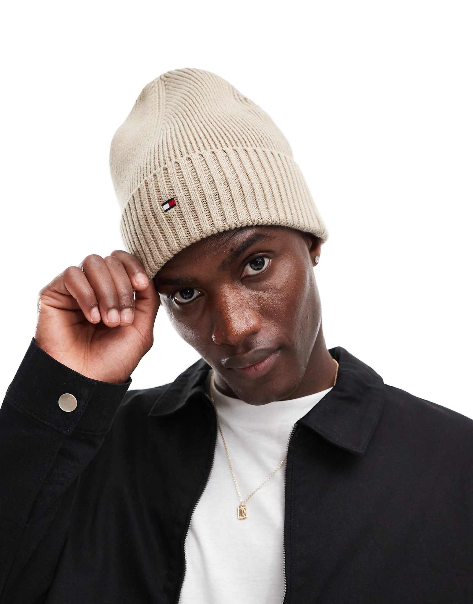 Бежевая шапочка в рубчик с флагом Tommy Hilfiger