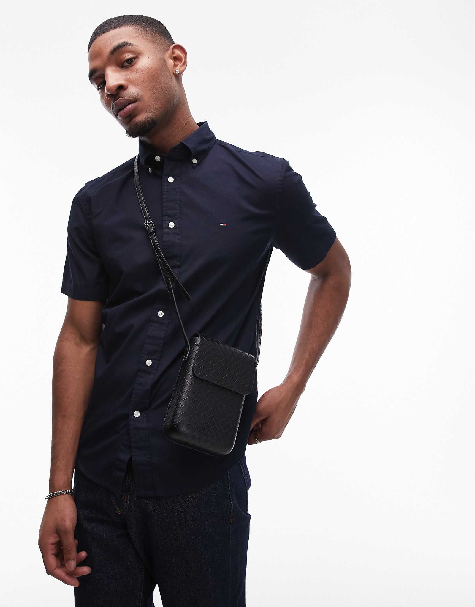 Темно-синяя рубашка из гибкого поплина Tommy Hilfiger с коротким рукавом 14290₽
