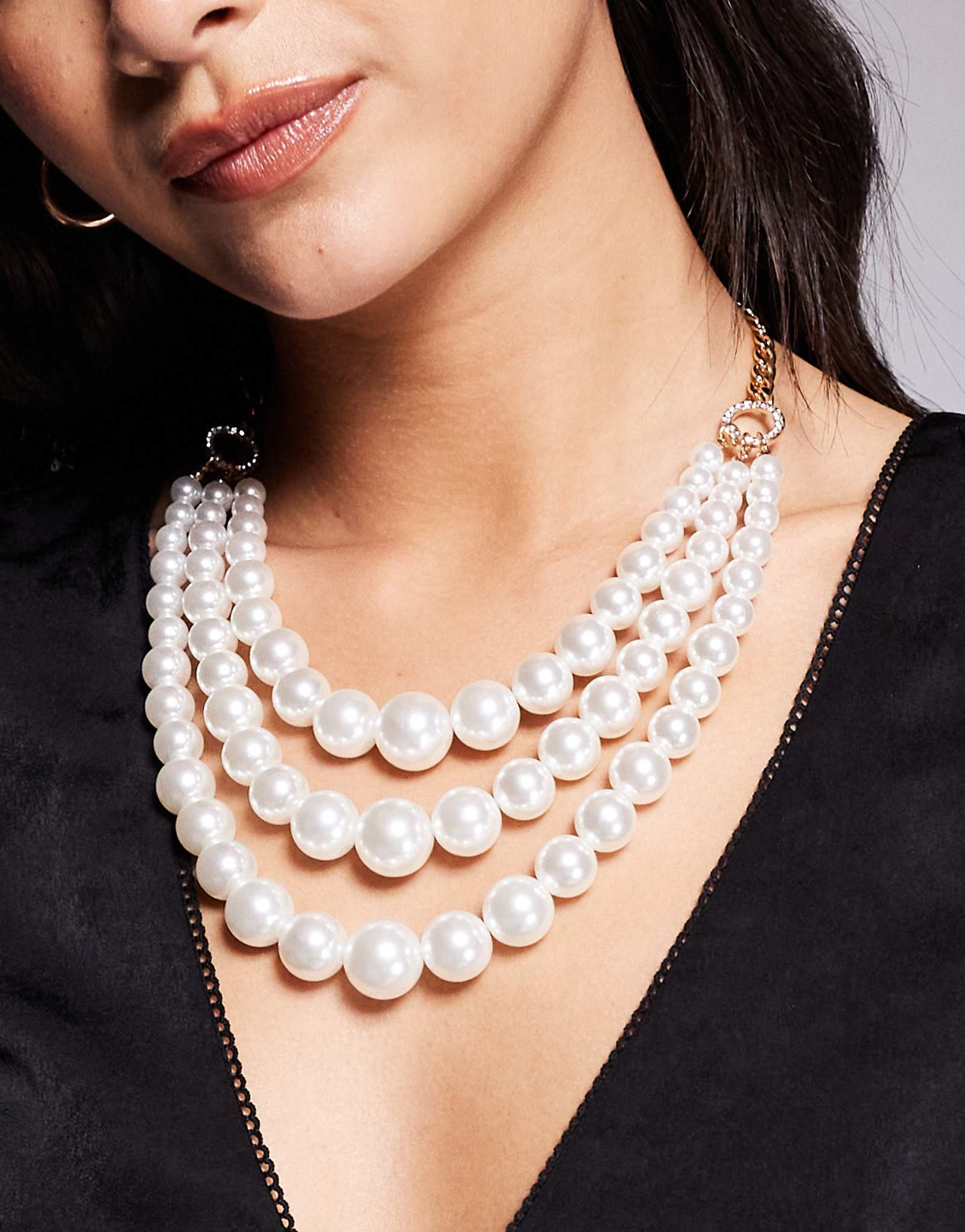 Многорядное жемчужное ожерелье в стиле истинного декаданса