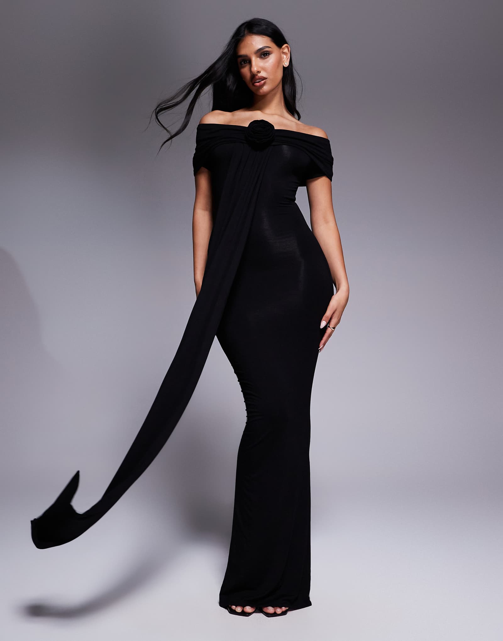 Облегающее макси-платье Wanderdoll Belle second skin от bardot с драпировкой черного цвета 30190₽