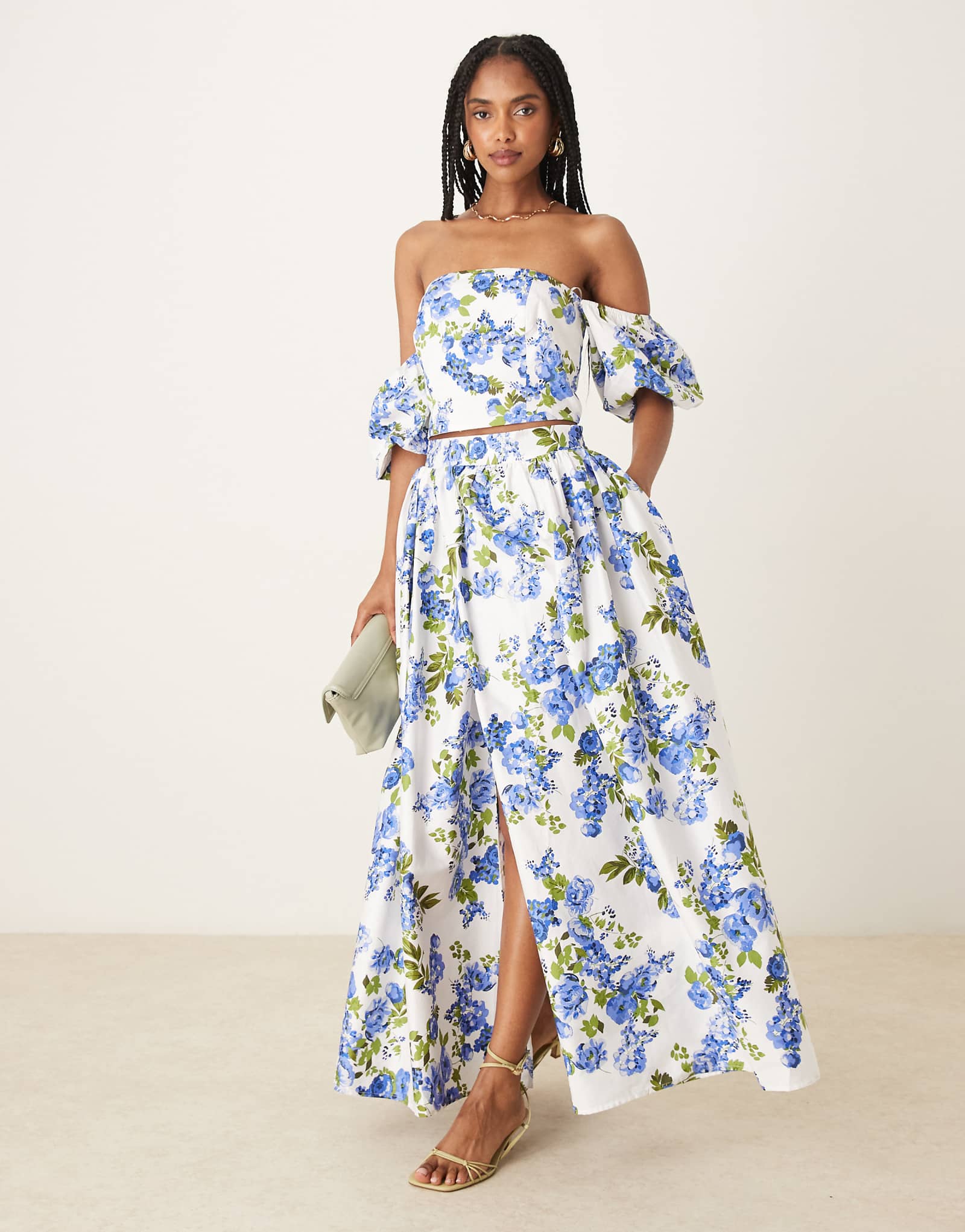 Объемная юбка миди YAS в бело-голубой цветочек - часть комплекта 26490₽