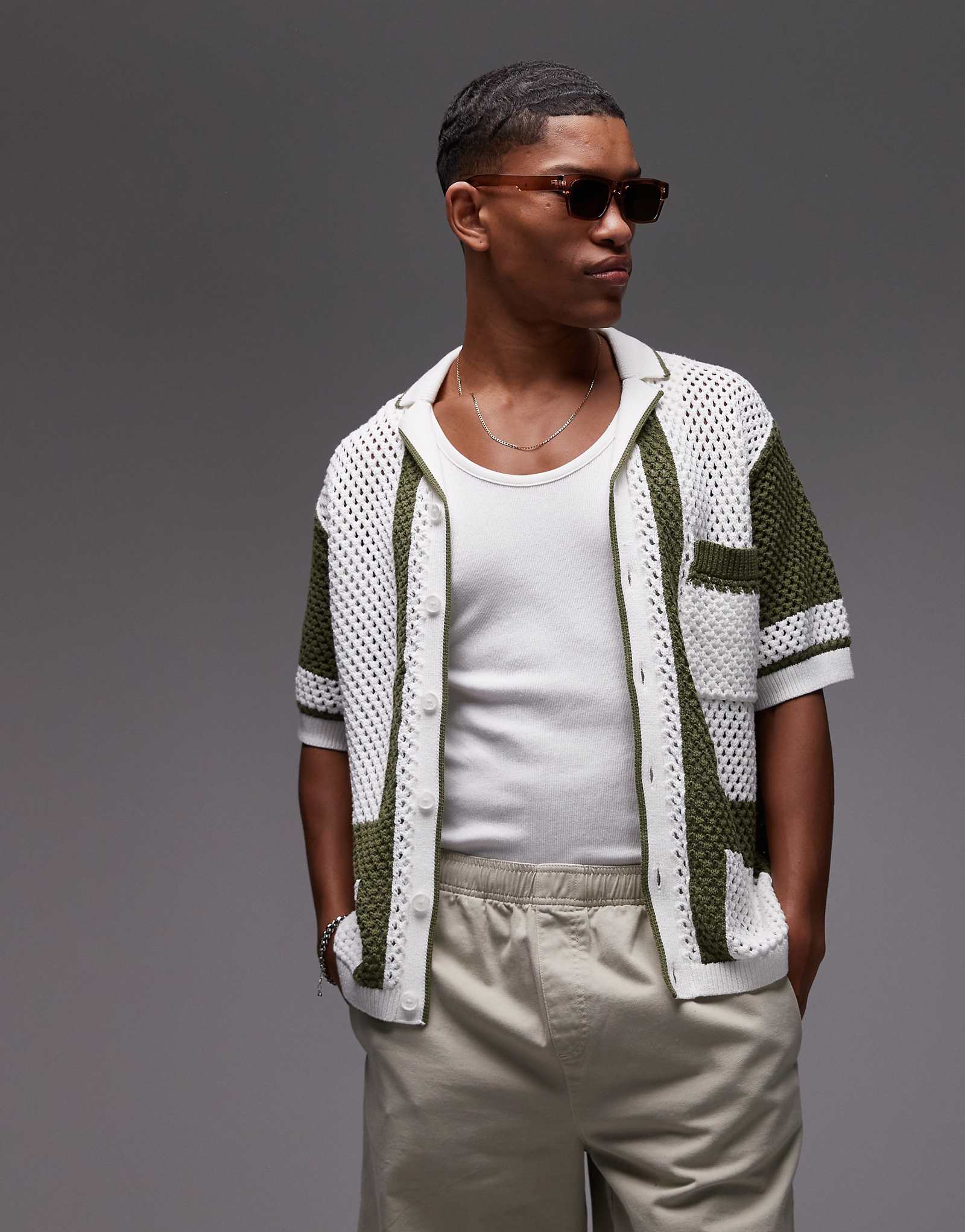 Непринужденная вязаная рубашка поло Topman с абстрактными деталями на пуговицах цвета хаки 12790₽