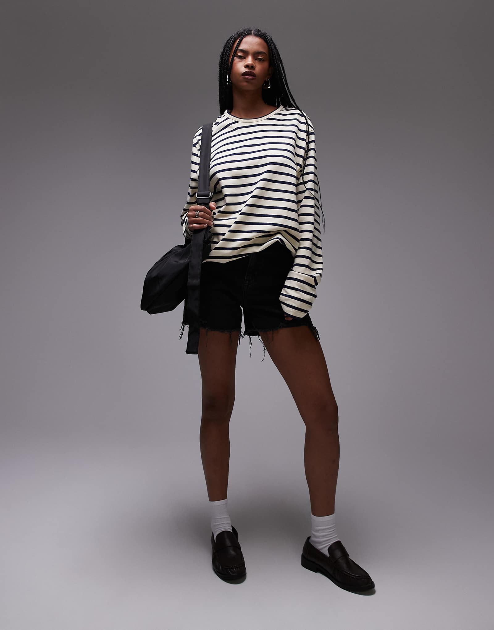 Джинсы Tommy Jeans обычные шорты для мамы черного цвета 19390₽