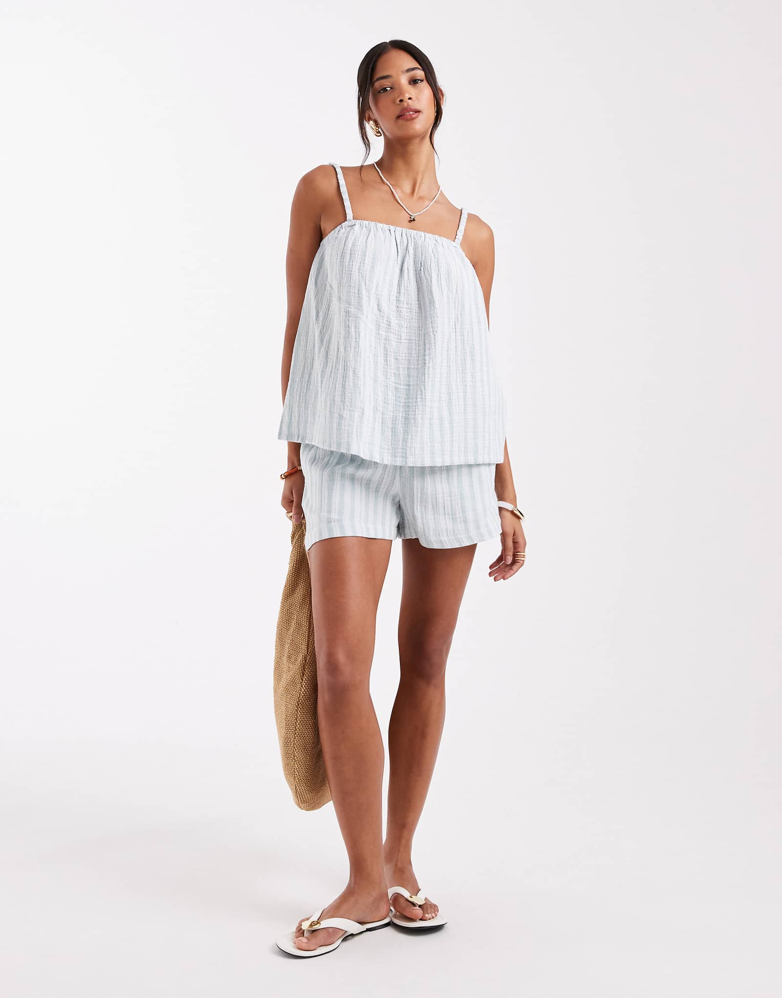 Комбинированные хлопчатобумажные шорты Vero Moda в зеленую полоску - часть комплекта 7390₽