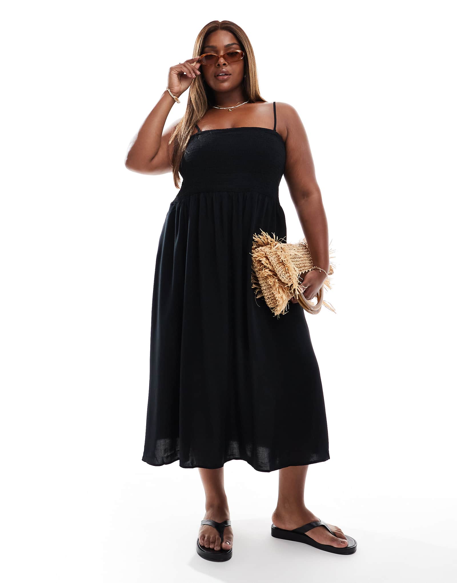 Облегающее платье на бретелях Vero Moda Curve с легкой складкой по щиколотку черного цвета