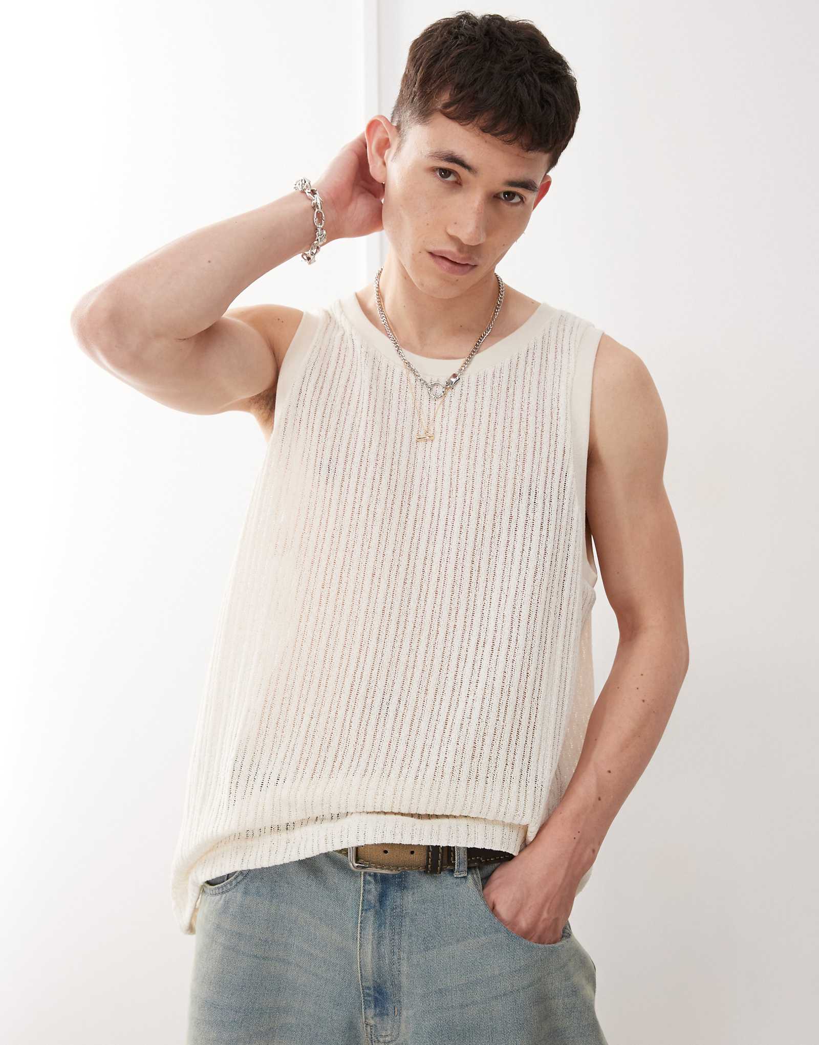 Трикотажная майка белого цвета Weekday 8590₽