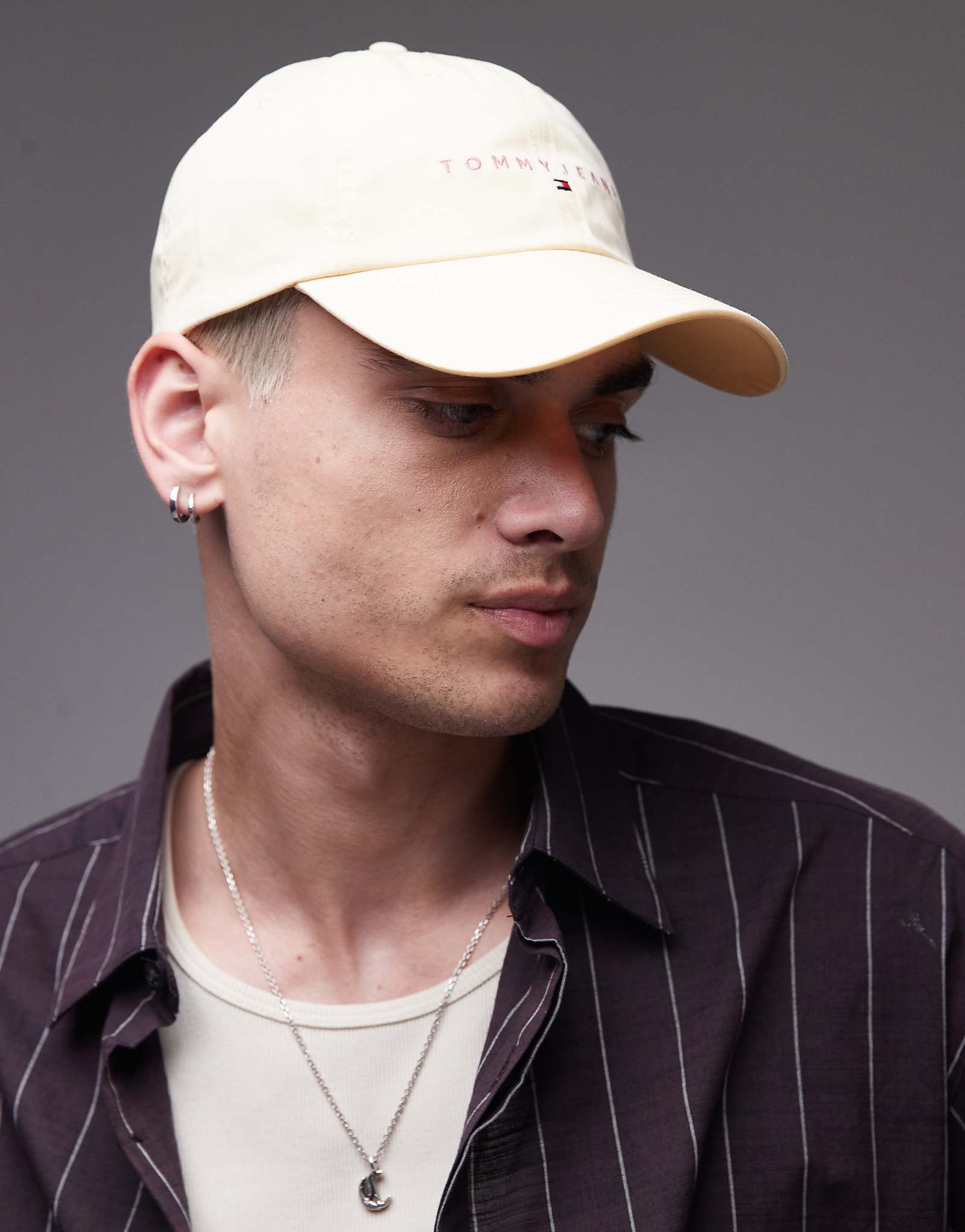 Кепка с линейным логотипом Tommy Jeans желтого цвета 7790₽