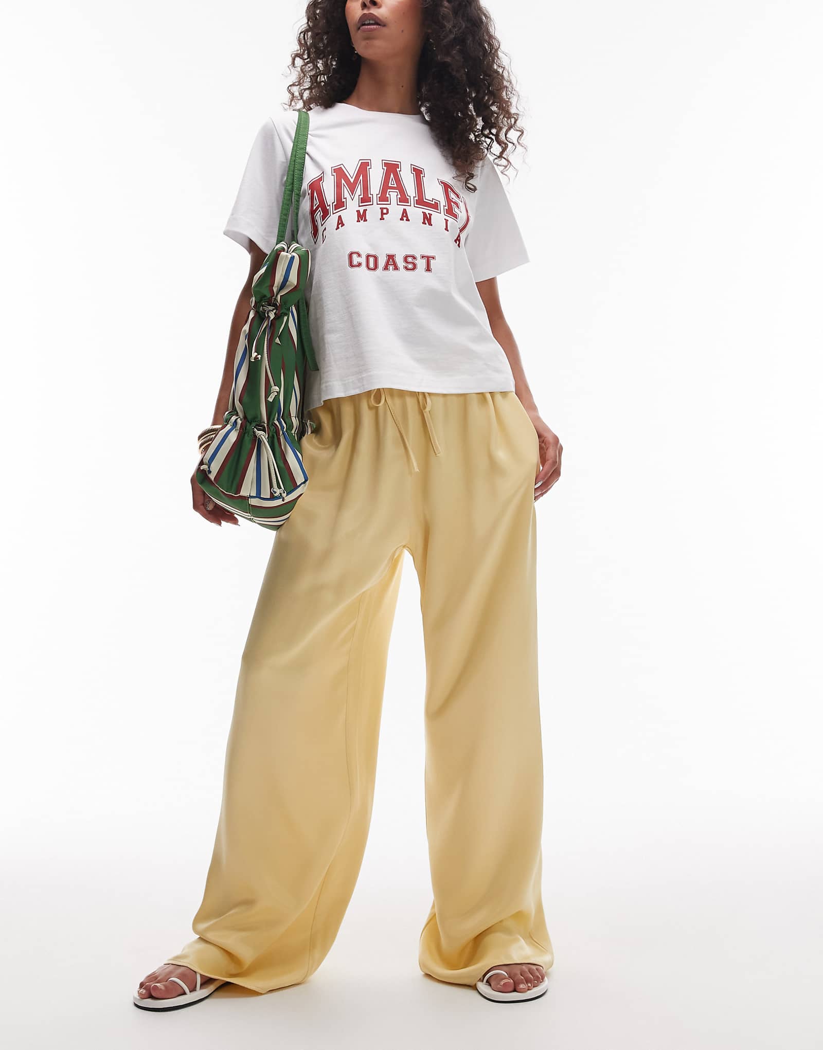 Широкие брюки с завязками на талии из атласа Topshop цвета сливочного масла 15290₽