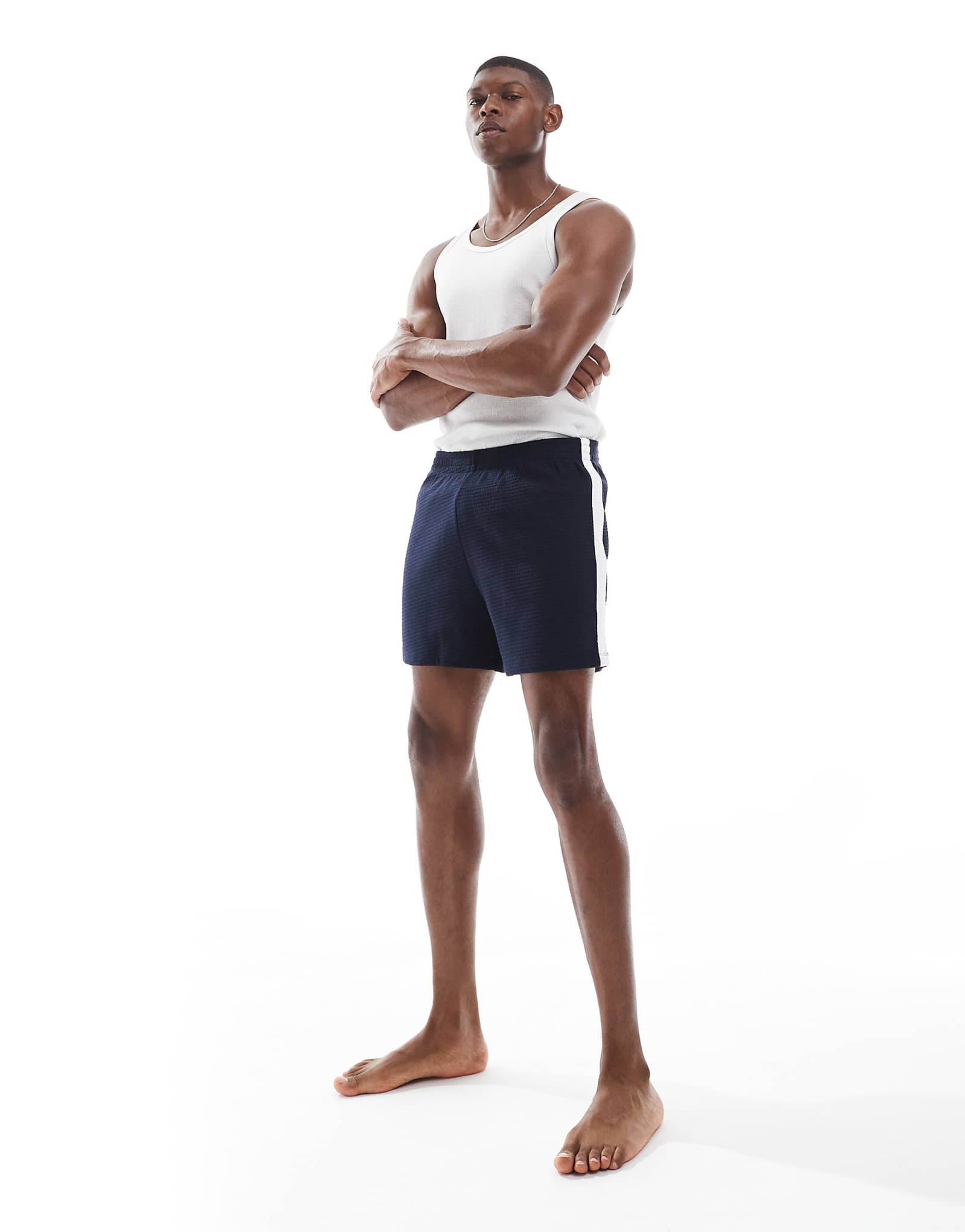 ДИЗАЙНЕРСКИЕ вафельные шорты ASOS для отдыха с переплетом темно-синего цвета 4690₽