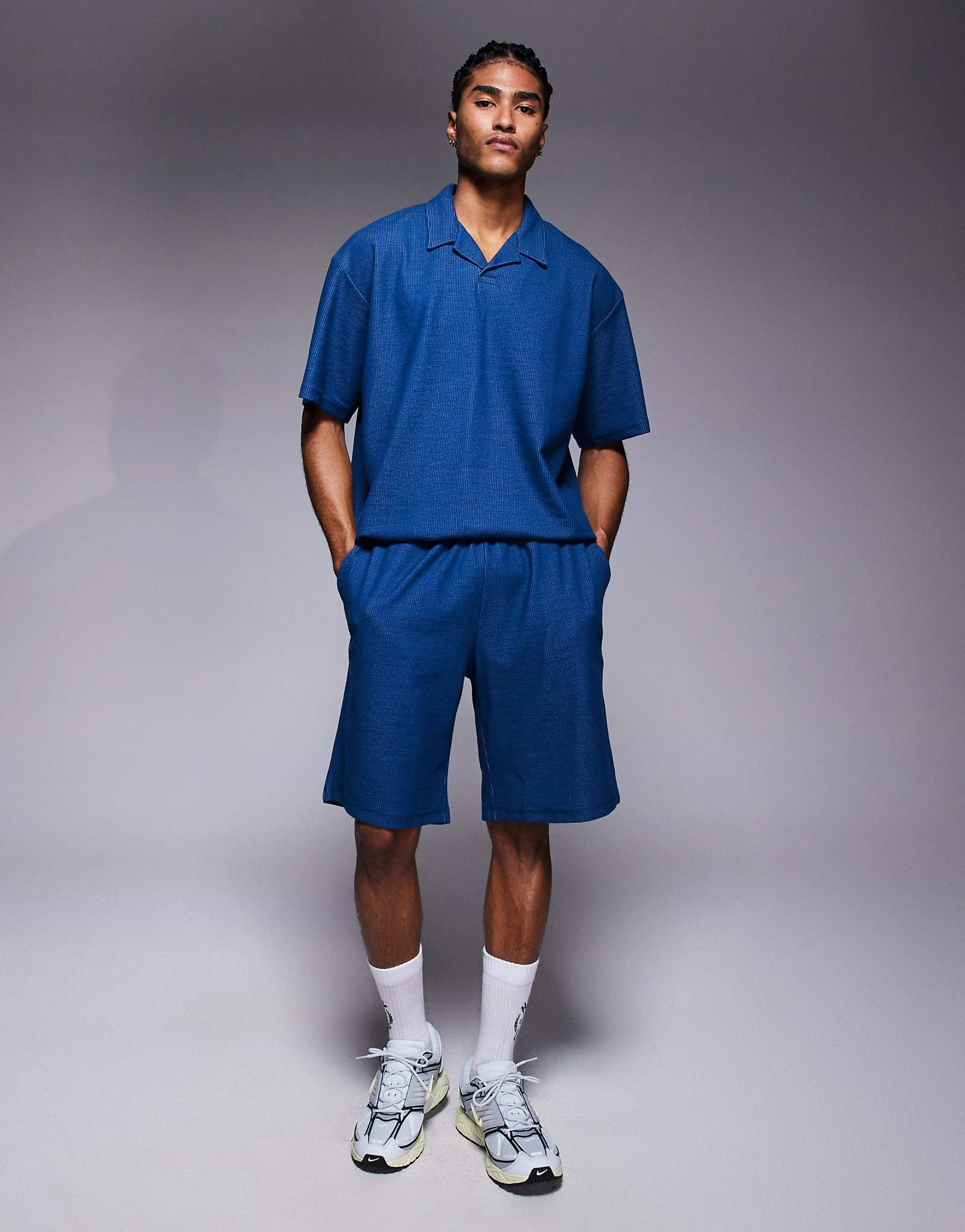 Шорты из джинсовой ткани синего цвета с текстурой ADPT