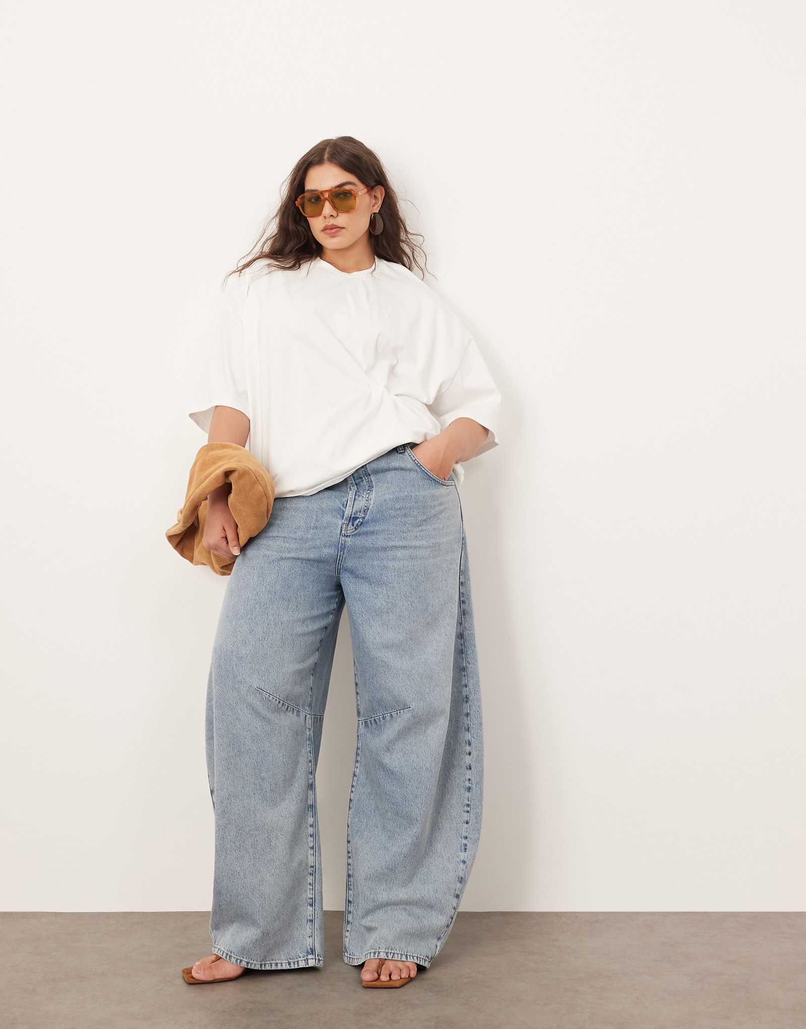 Джинсы-бочкообразки ARRANGE Curve Sydney denim в светло-голубом цвете 90-х годов