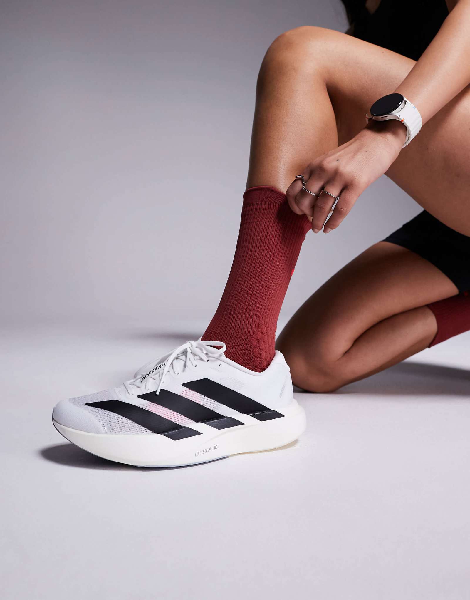 Оригинальные кроссовки adidas Adizero Evo SL белого и черного цветов