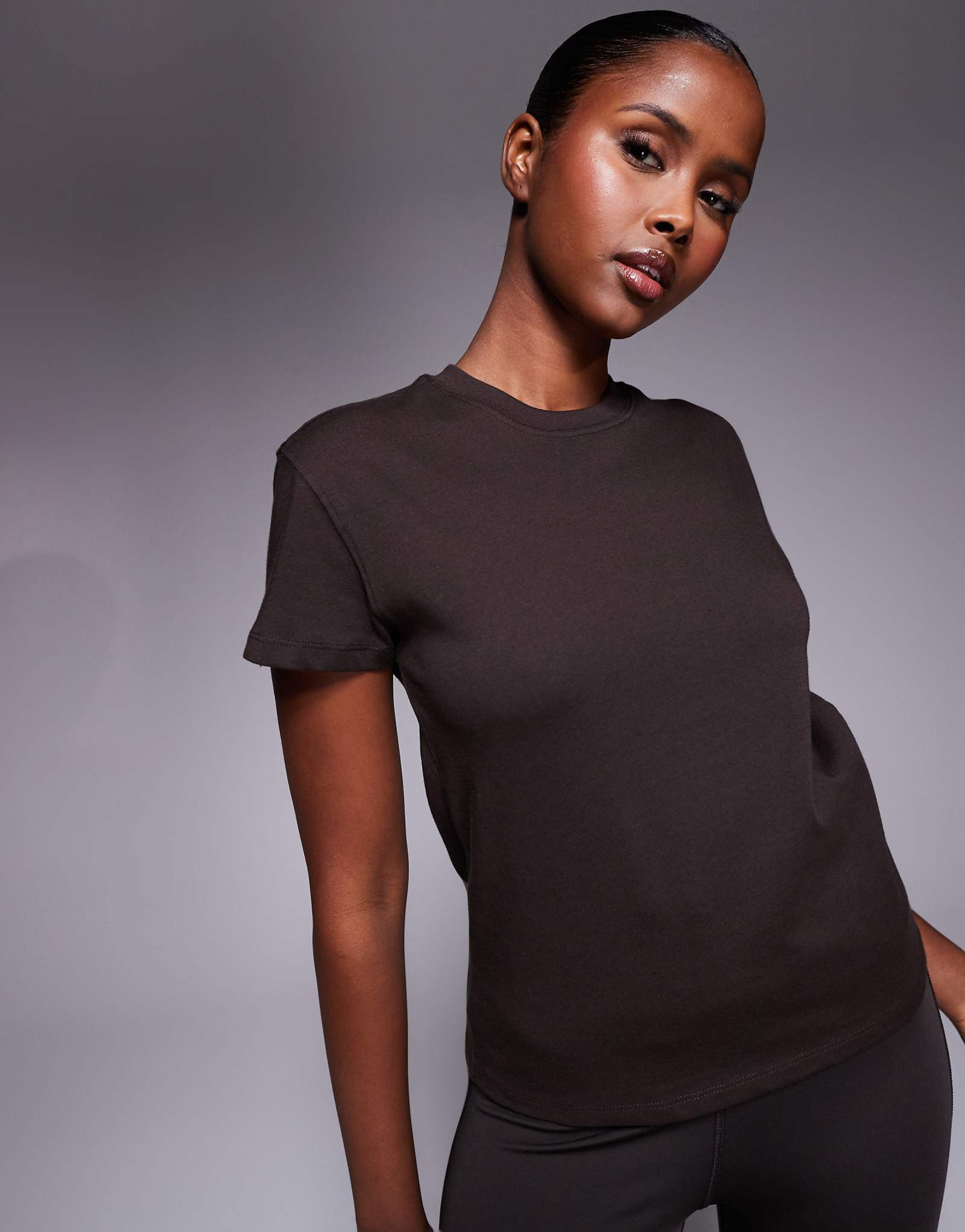 4505 Хлопковая футболка Icon квадратного сечения с быстросохнущей отделкой шоколадного цвета 4090₽