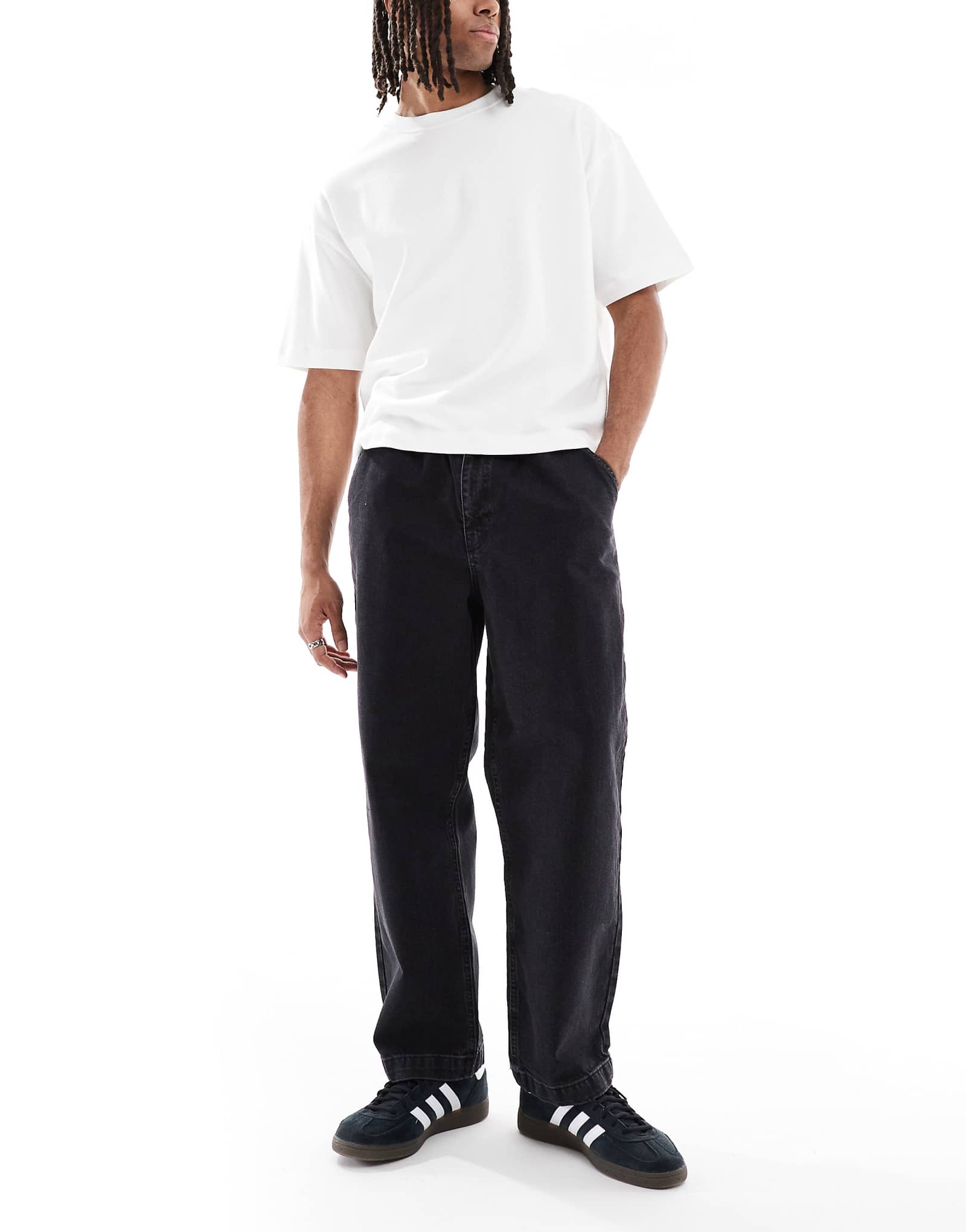 Зауженные джинсы свободного кроя от ASOS DESIGN черного цвета 9790₽