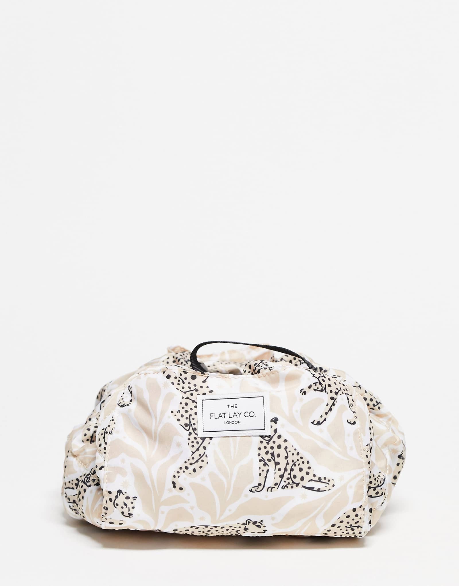 Эксклюзивная косметичка на шнурке от ASOS Flat Lay Co X в нейтральных цветах Cheetahs 6790₽