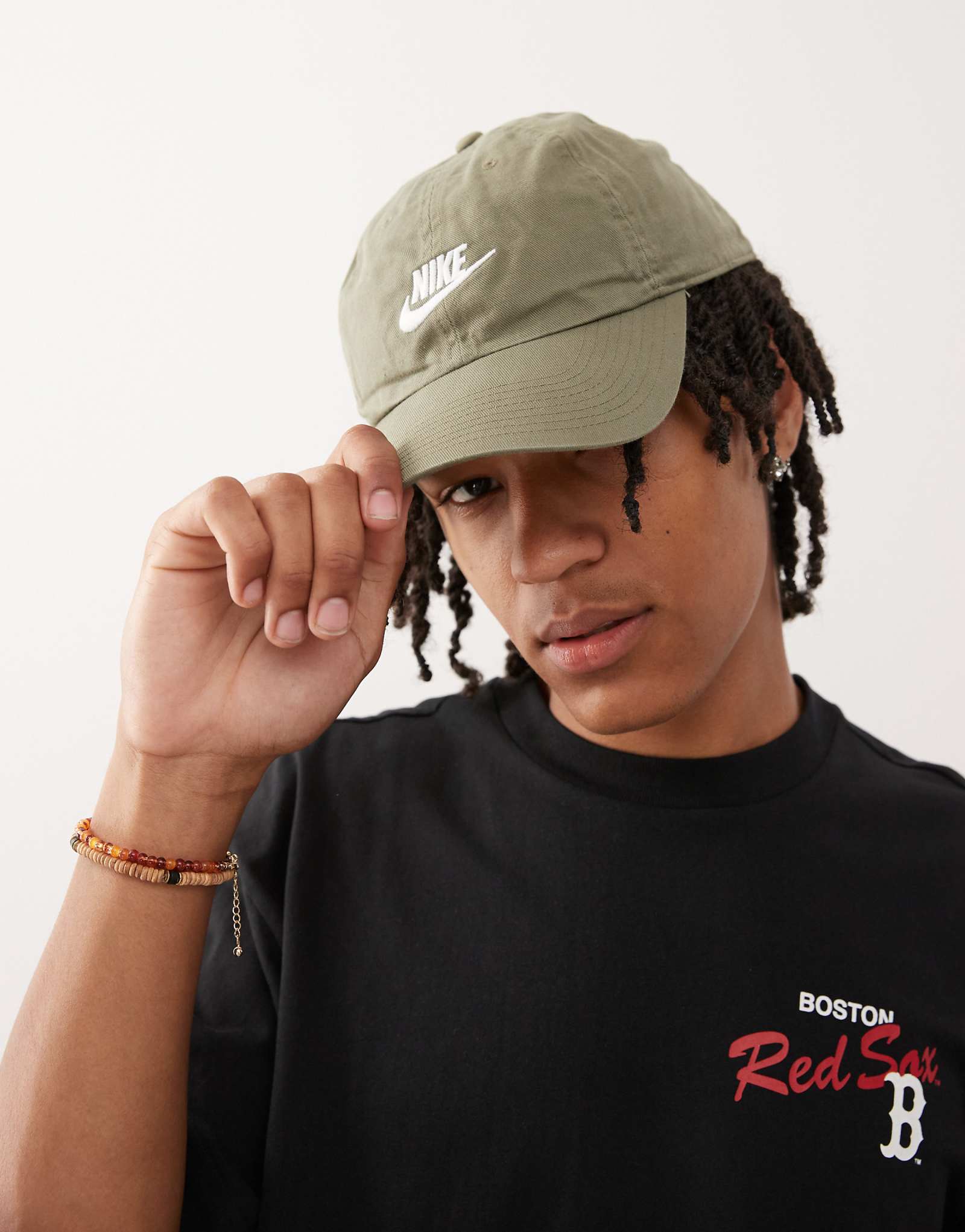 Клубная кепка Nike цвета хаки 5290₽