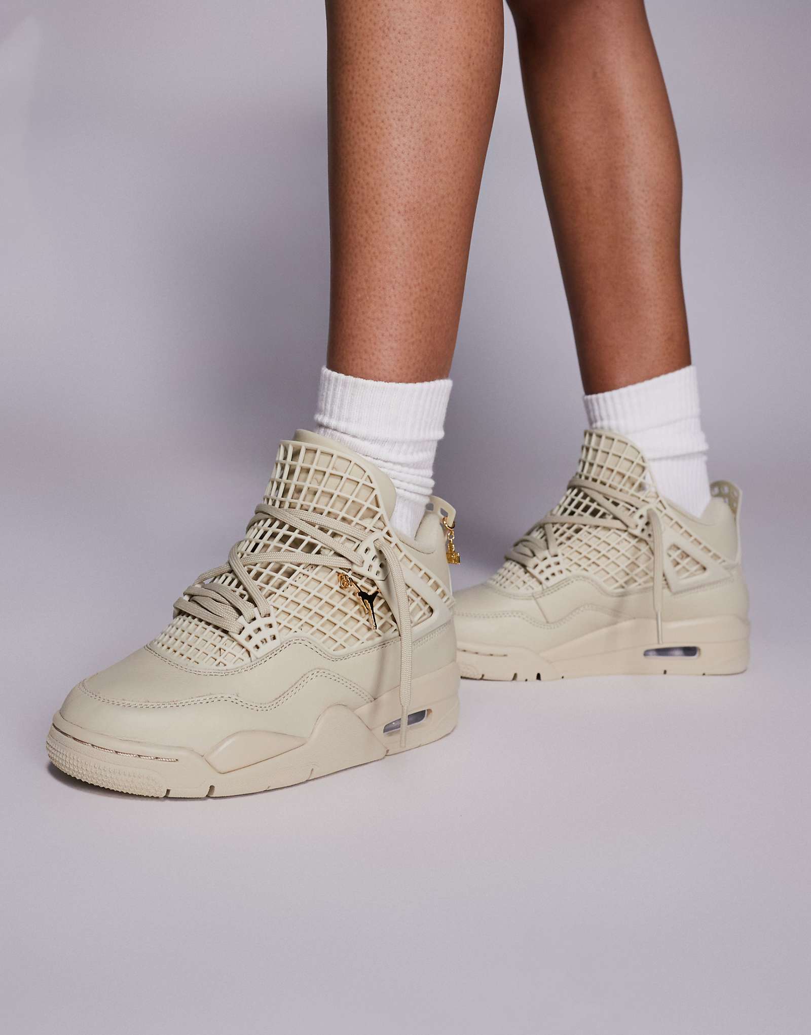 Кроссовки Nike Air Jordan 4 Net в металлическом и золотом цветах