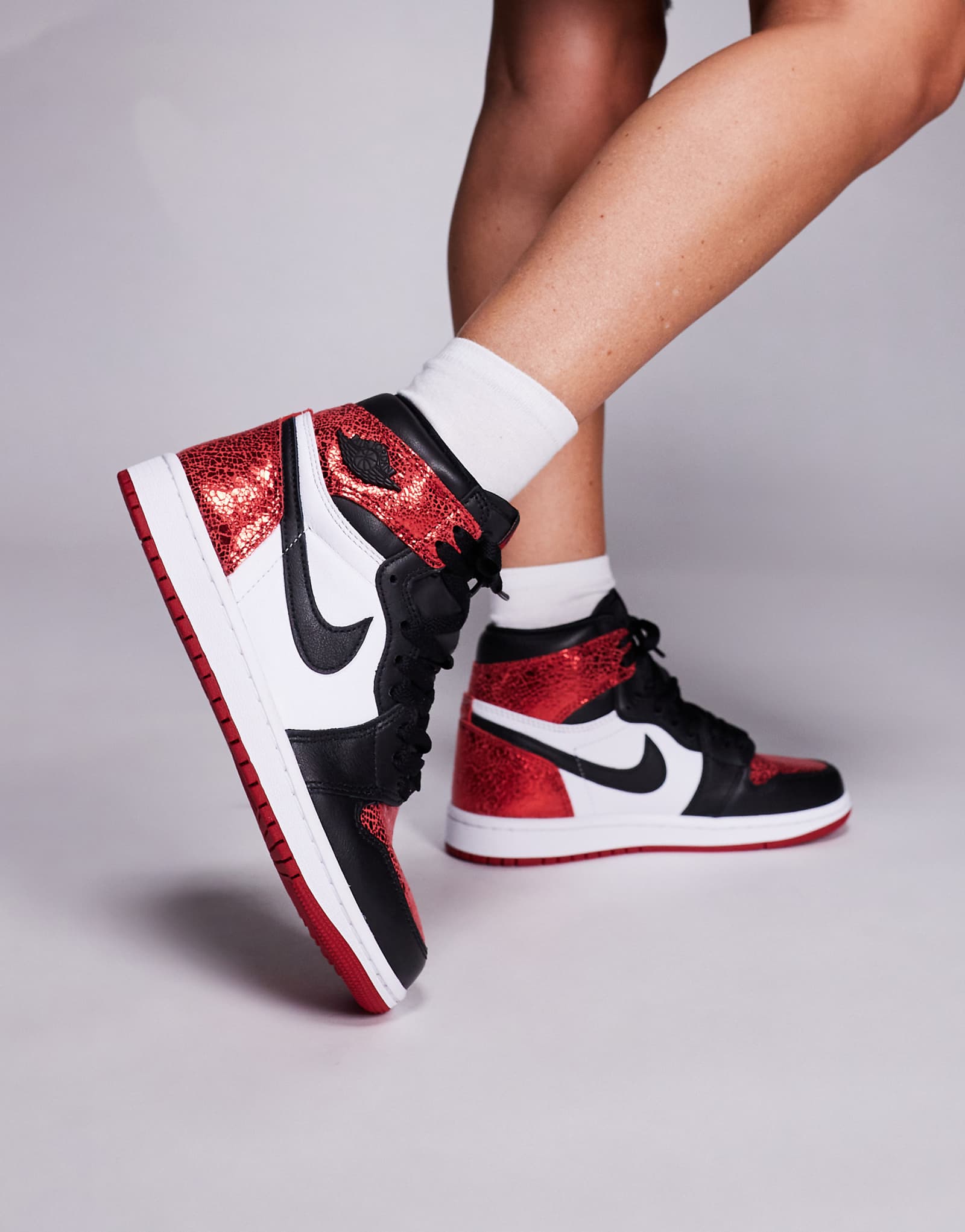 Высокие кроссовки Nike Air Jordan 1 в стиле ретро красного и черного цветов