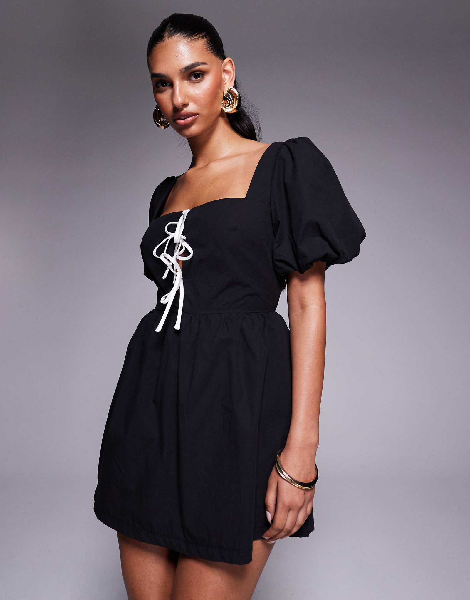 Черно-белый комбинезон из хлопковой смеси Princess Polly Maelle с пышными рукавами и контрастной завязкой спереди и открытой спиной 13290₽