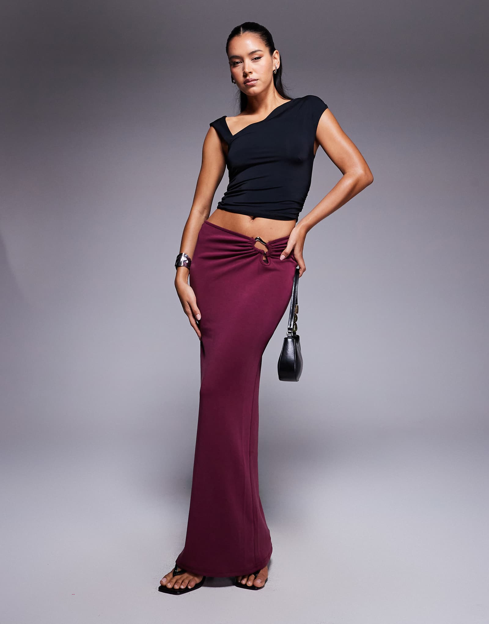 Фиолетовая макси-юбка Princess Polly с низкой посадкой и золотистыми металлическими деталями 13890₽