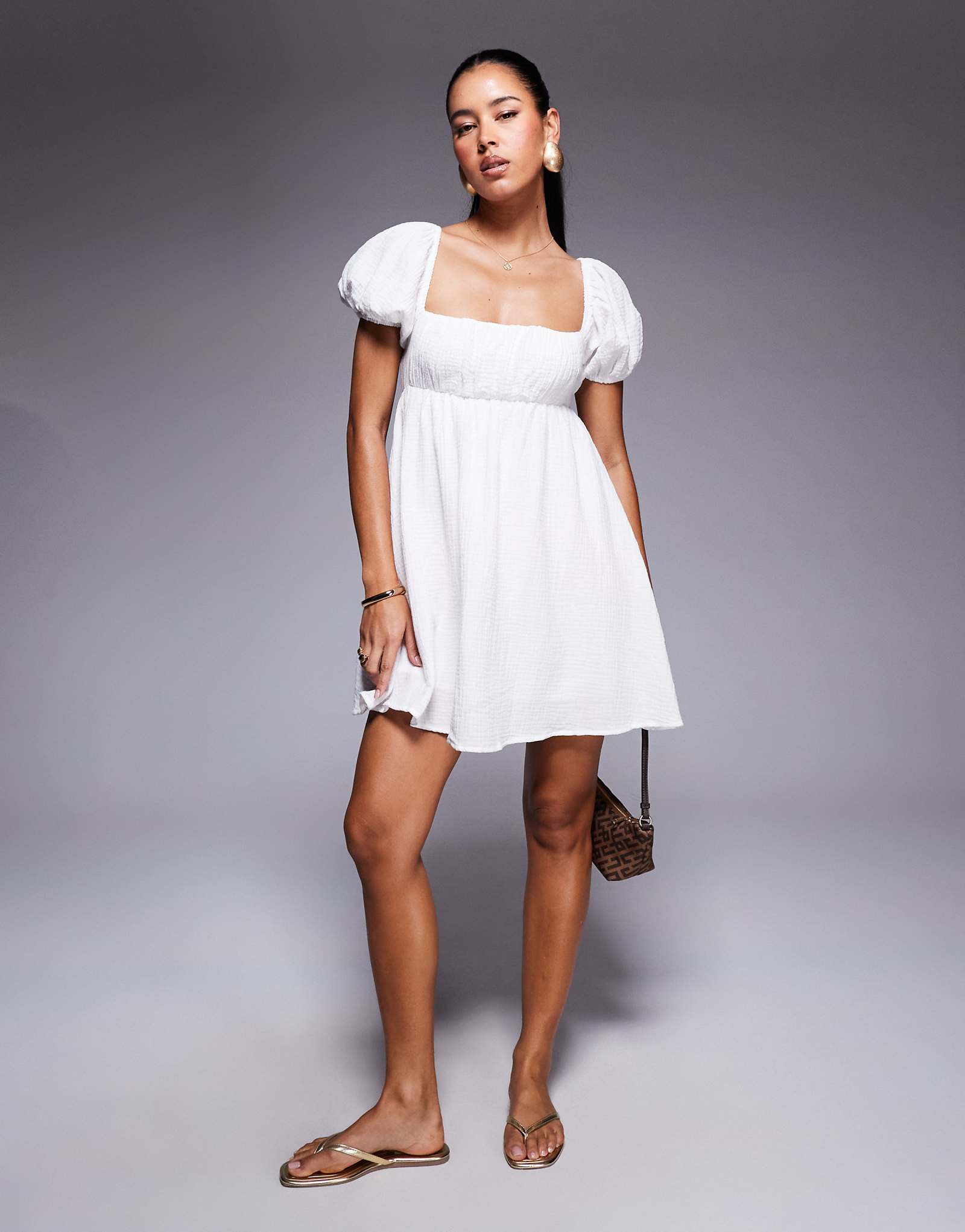 Принцесса Полли давай потанцуем белое мини-платье-халат с пышными рукавами и открытой завязкой на спине из марли 8490₽