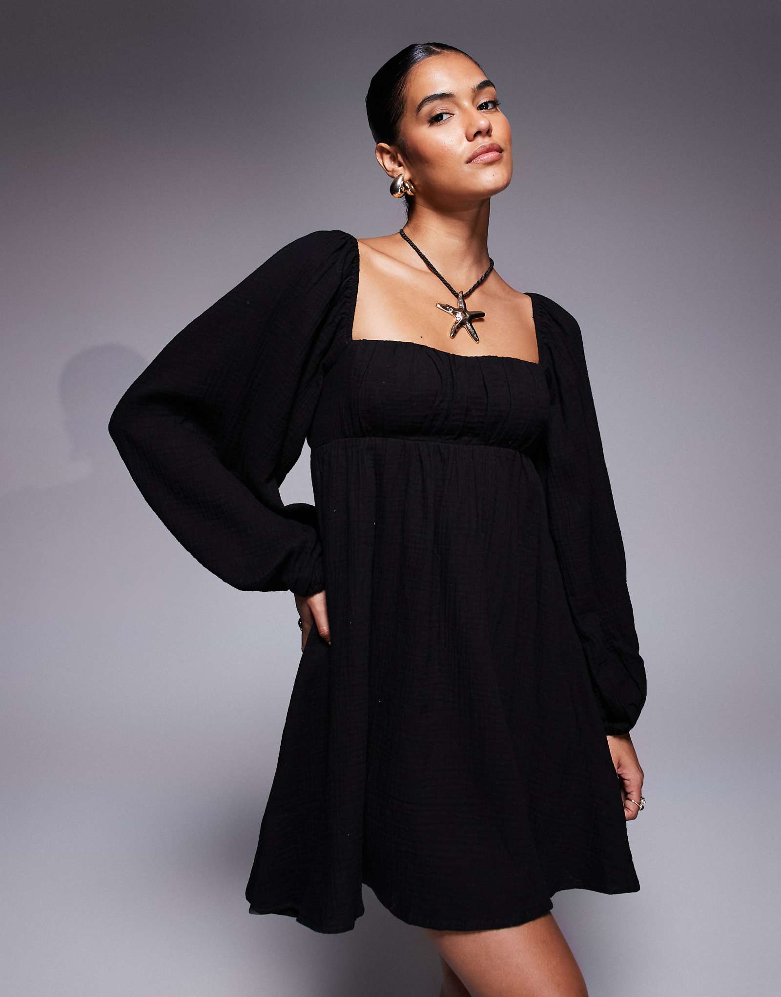 Мини-платье-халат из хлопка и льна Princess Polly с пышными рукавами и длинным рукавом и открытой завязкой на спине черного цвета 7990₽