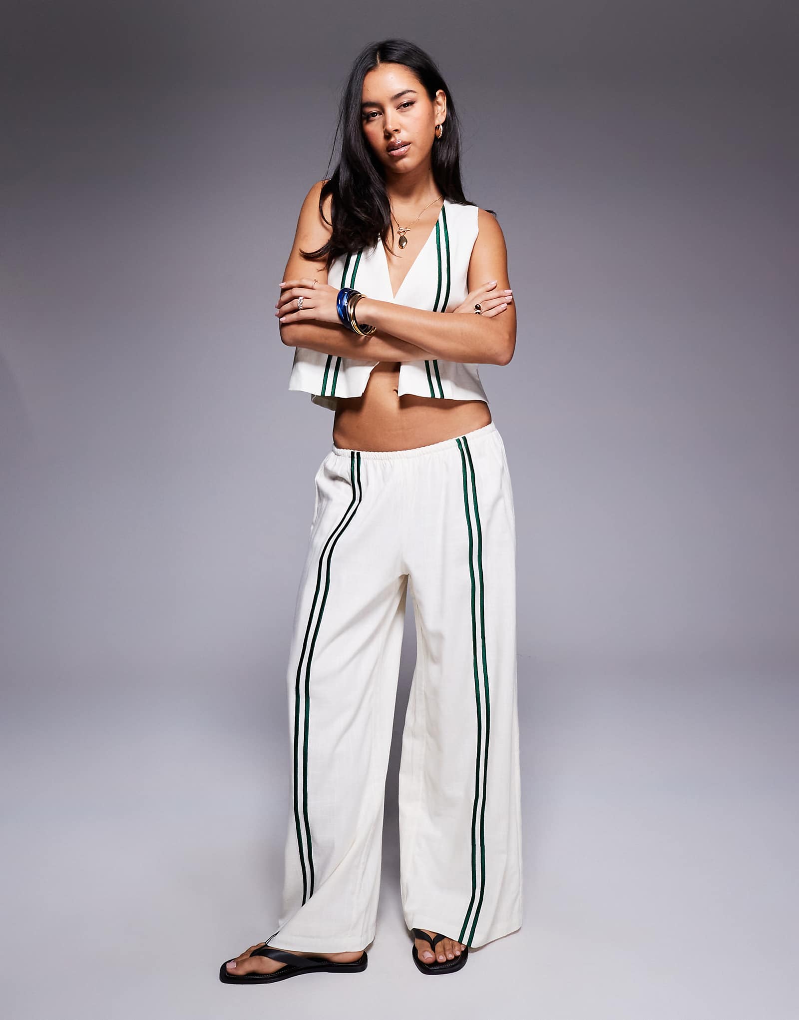 Кремовые брюки в полоску с широкими штанинами спереди из льняной смеси Princess Polly Telling Lies - часть комплекта 6390₽