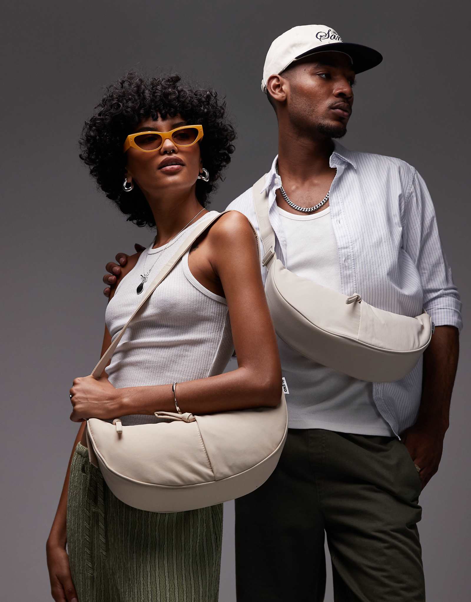 Сумка через плечо в виде полумесяца из нейлона OLEND moon цвета песка