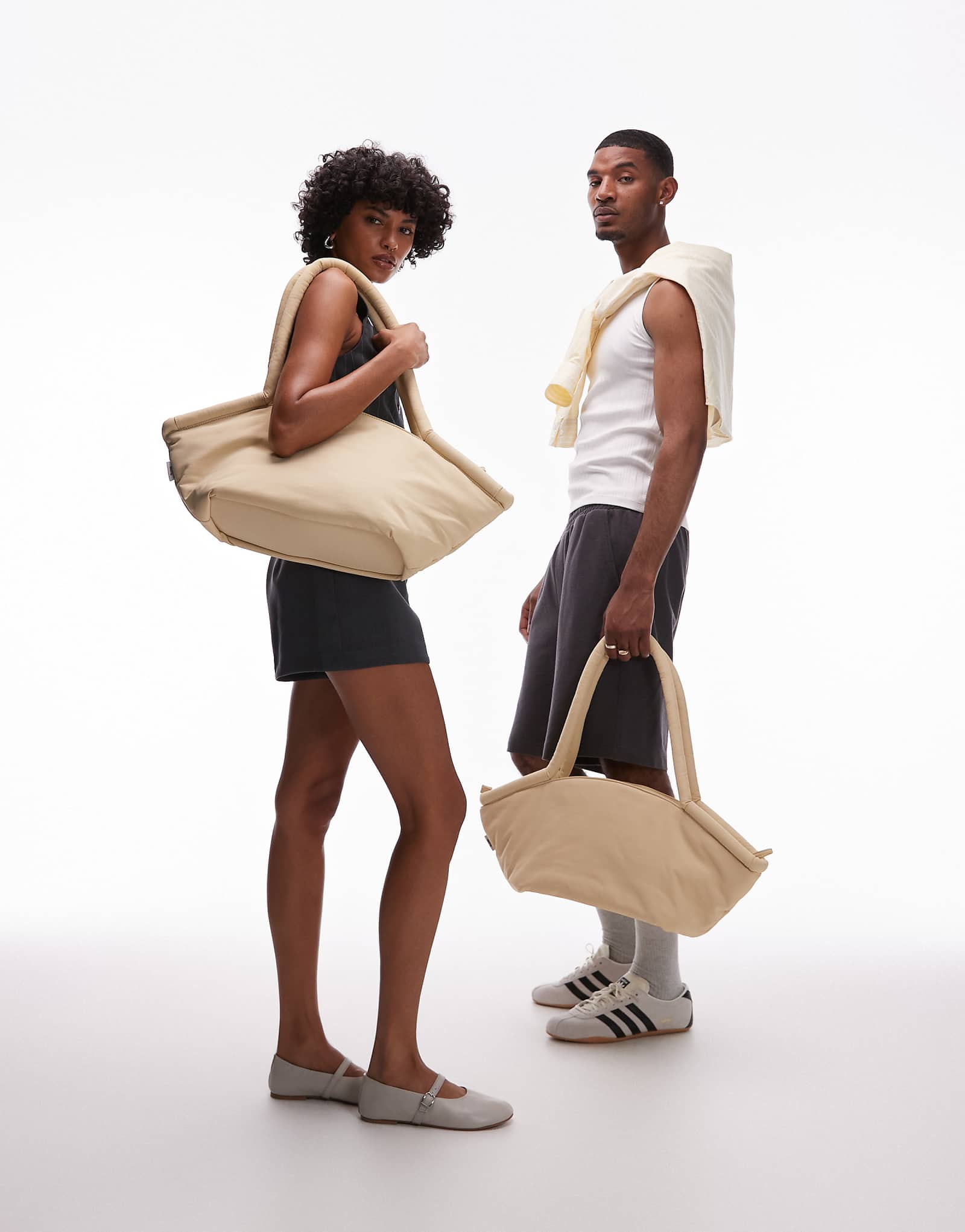 Большая нейло сумка-тоут OLEND haku через плечо масляно-желтого цвета