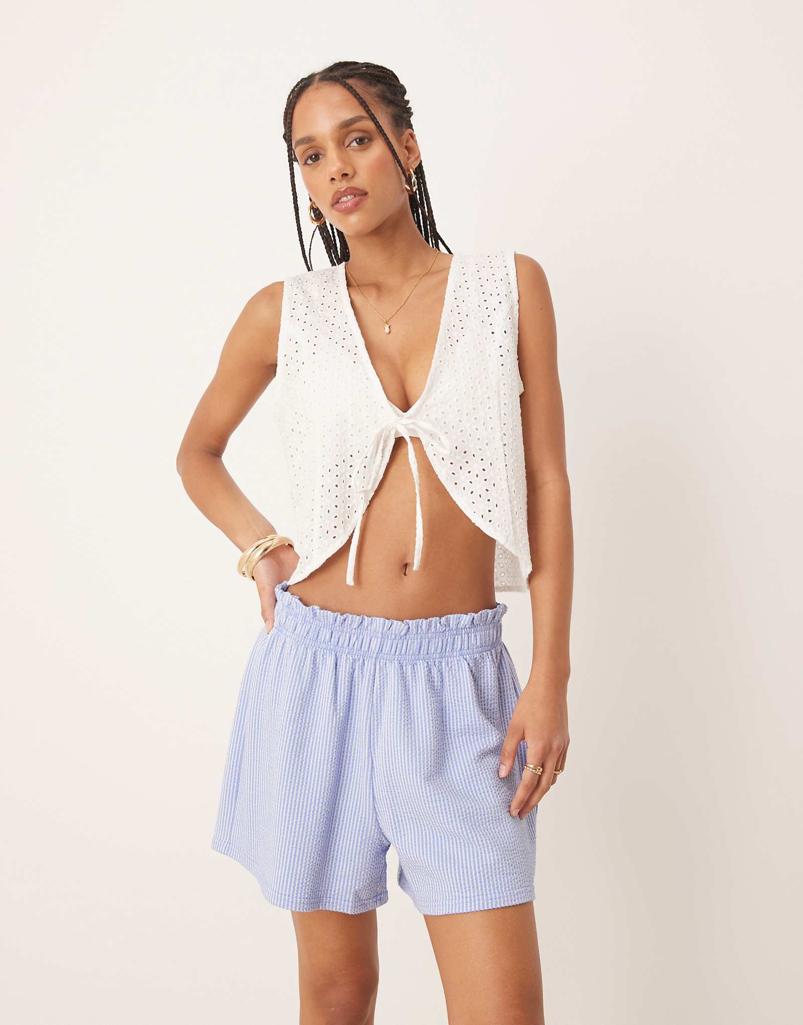 Трикотажные шорты в полоску Gina Tricot в синюю клетку 14290₽