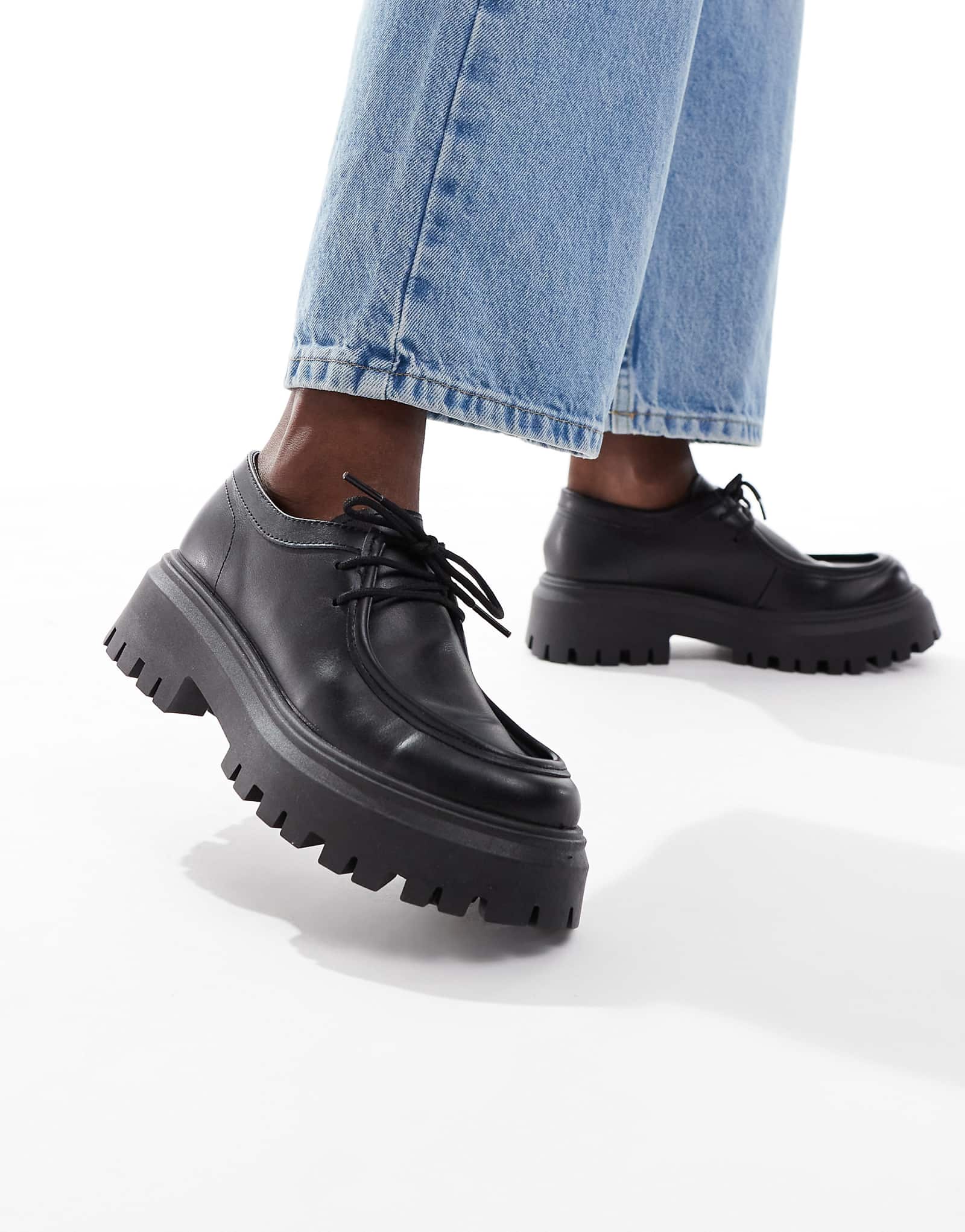 Массивные туфли schuh Lyrica на шнуровке из черной кожи 19590₽