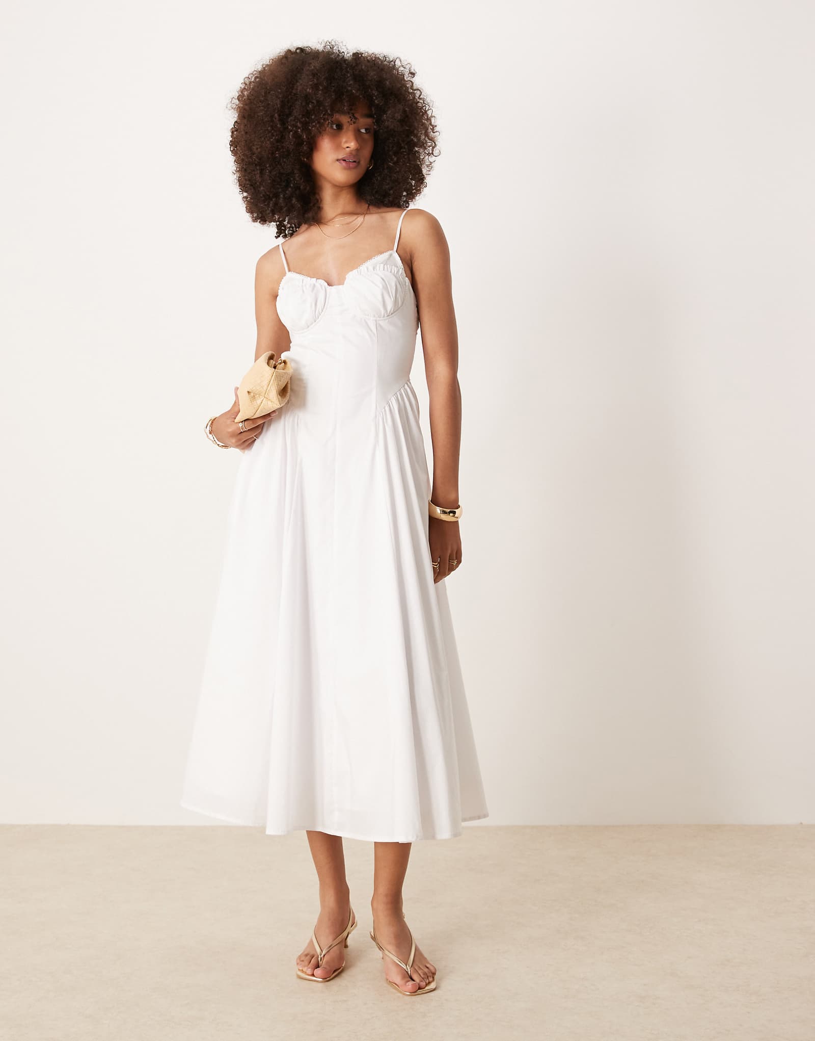 Белое платье-батист Nia alice с пышной отделкой на бретелях 8990₽