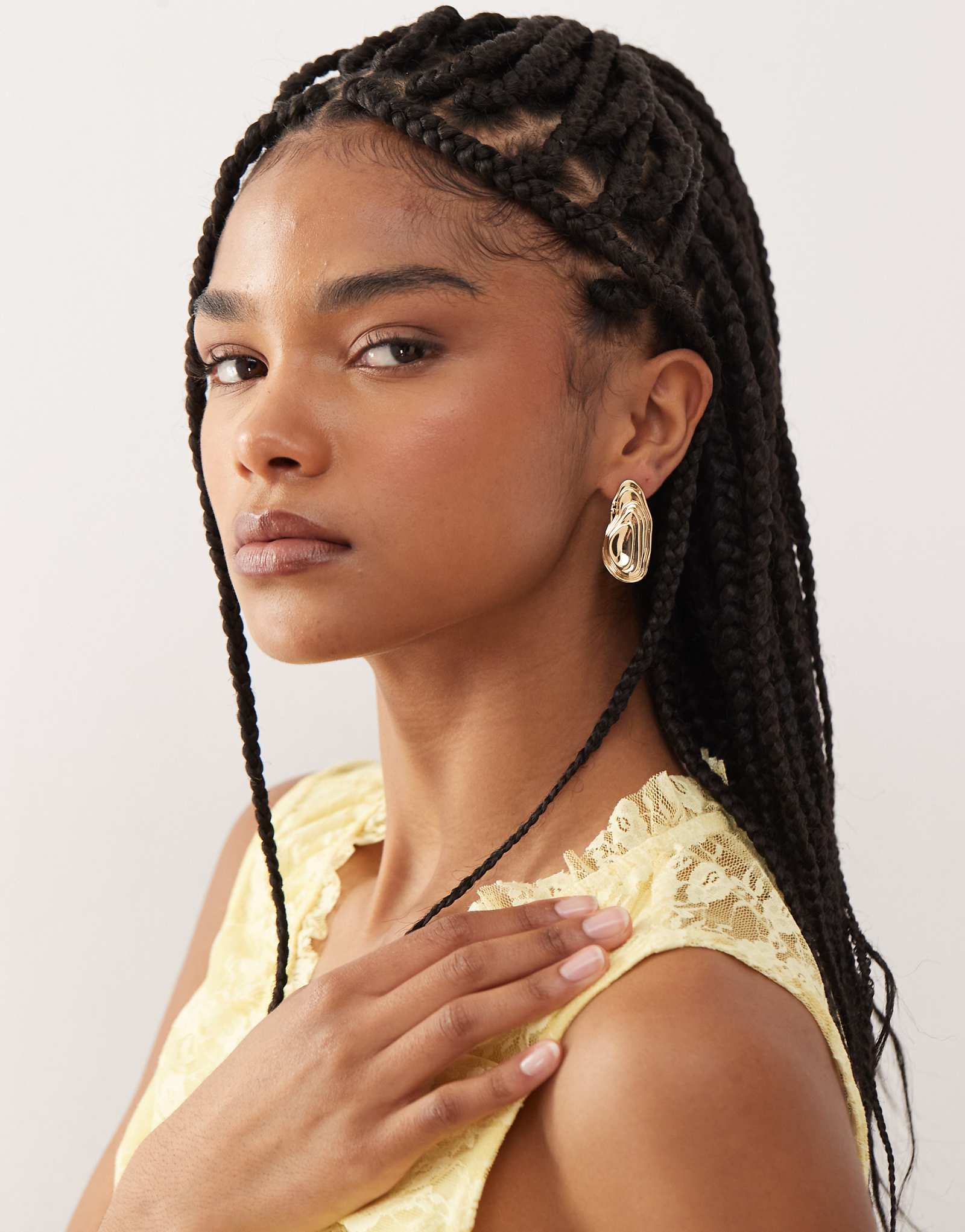 Расплавленные серьги-гвоздики Petit Moments золотого оттенка