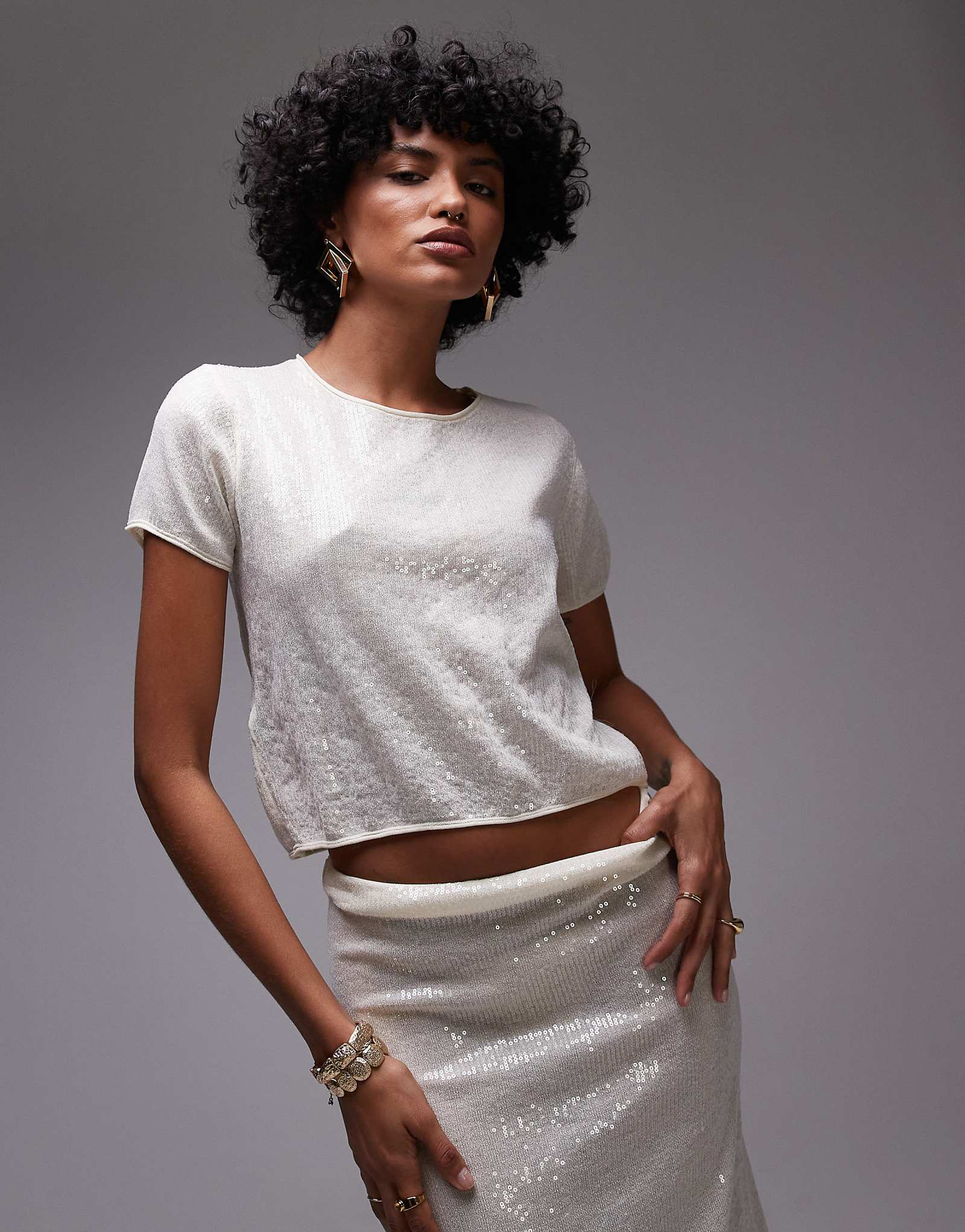 Футболка украшенная капсулами Mango в цвете oyster - часть комплекта 11390₽