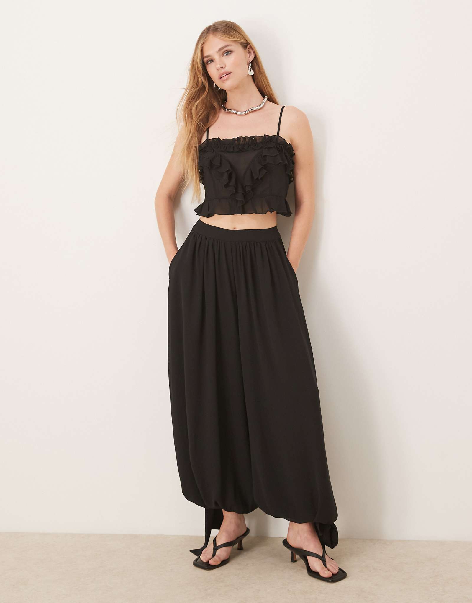 Мягкие брюки-баллоны Bardot Arila черного цвета - часть комплекта 35090₽