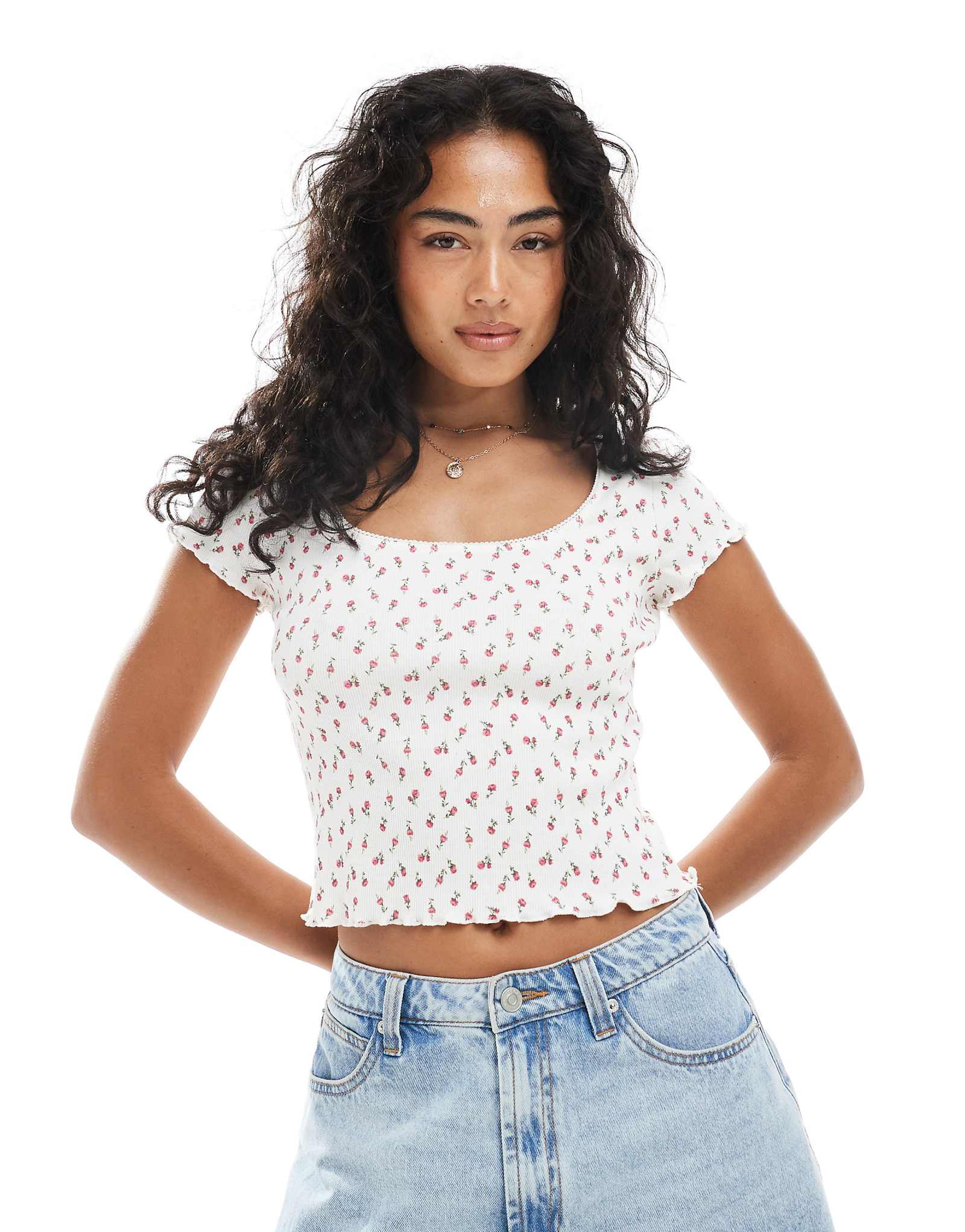 Детская футболка Miss Selfridge с нежным цветочным рисунком и квадратным вырезом белого цвета 2790₽