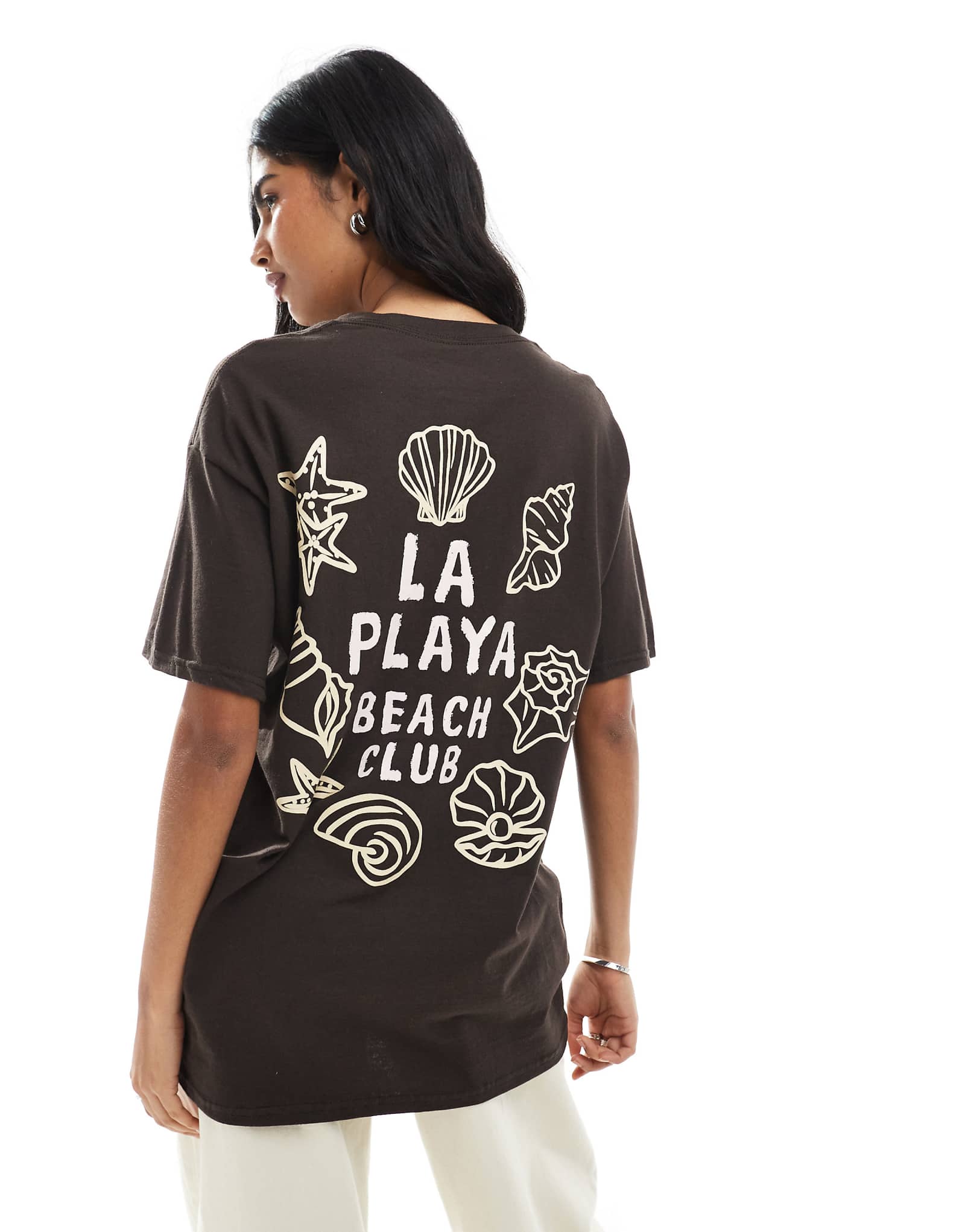 Объемная футболка Miss Selfridge с графическим принтом в виде ракушек шоколадного цвета 6690₽