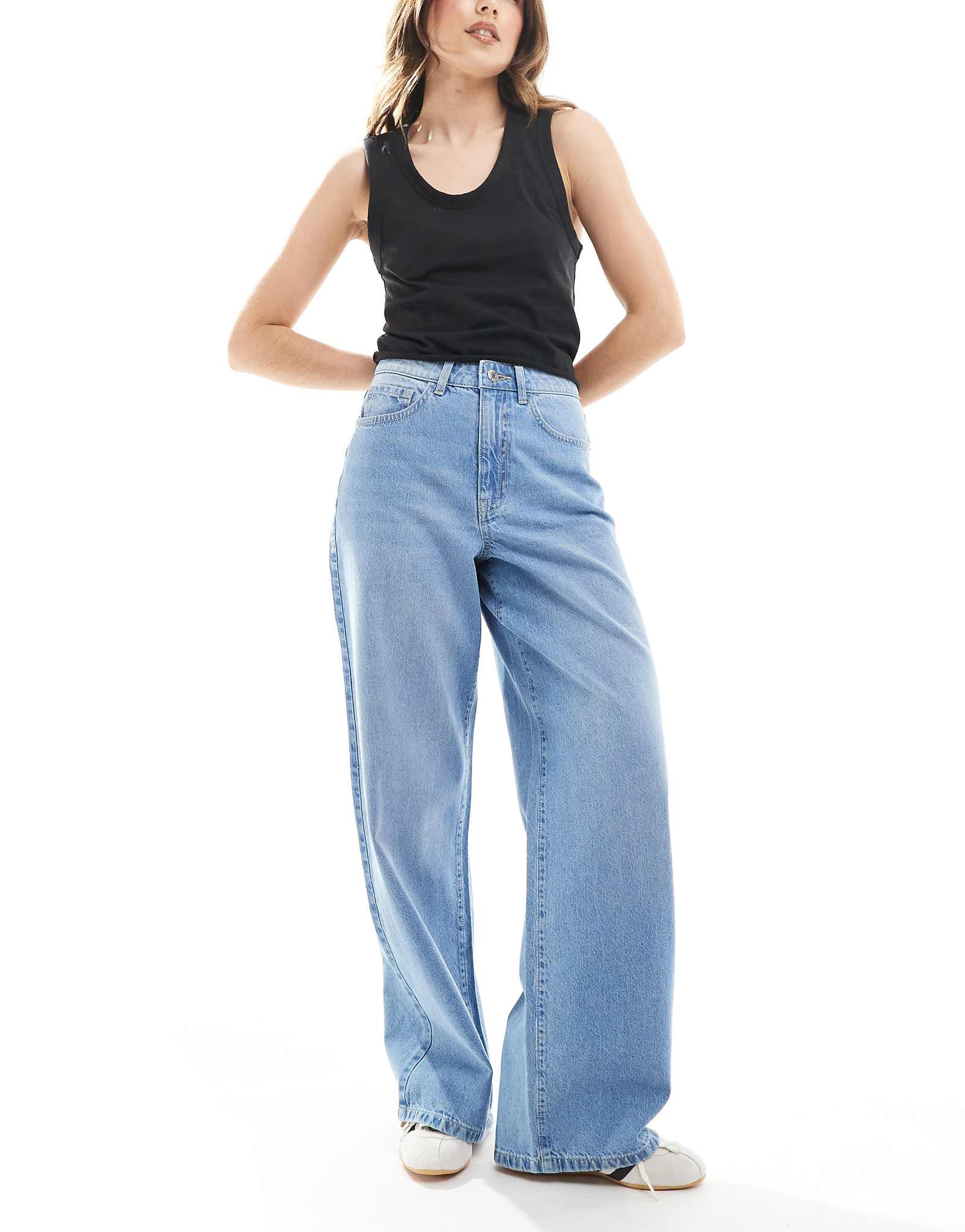 Широкие джинсы Vero Moda Kirsa с высокой посадкой светло-голубого цвета 6190₽