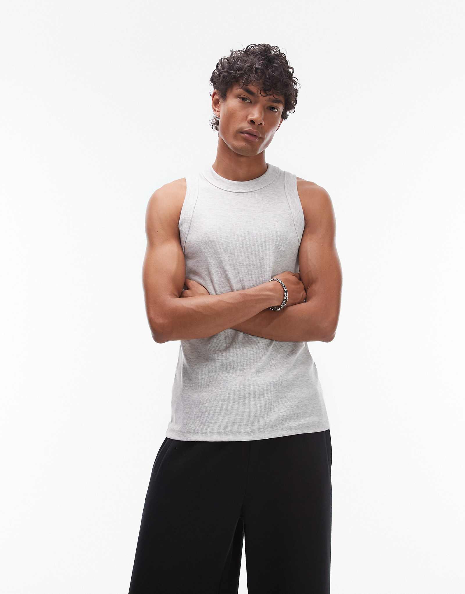 Приталенная майка в рубчик Topman с высоким вырезом из серого вереска 4090₽