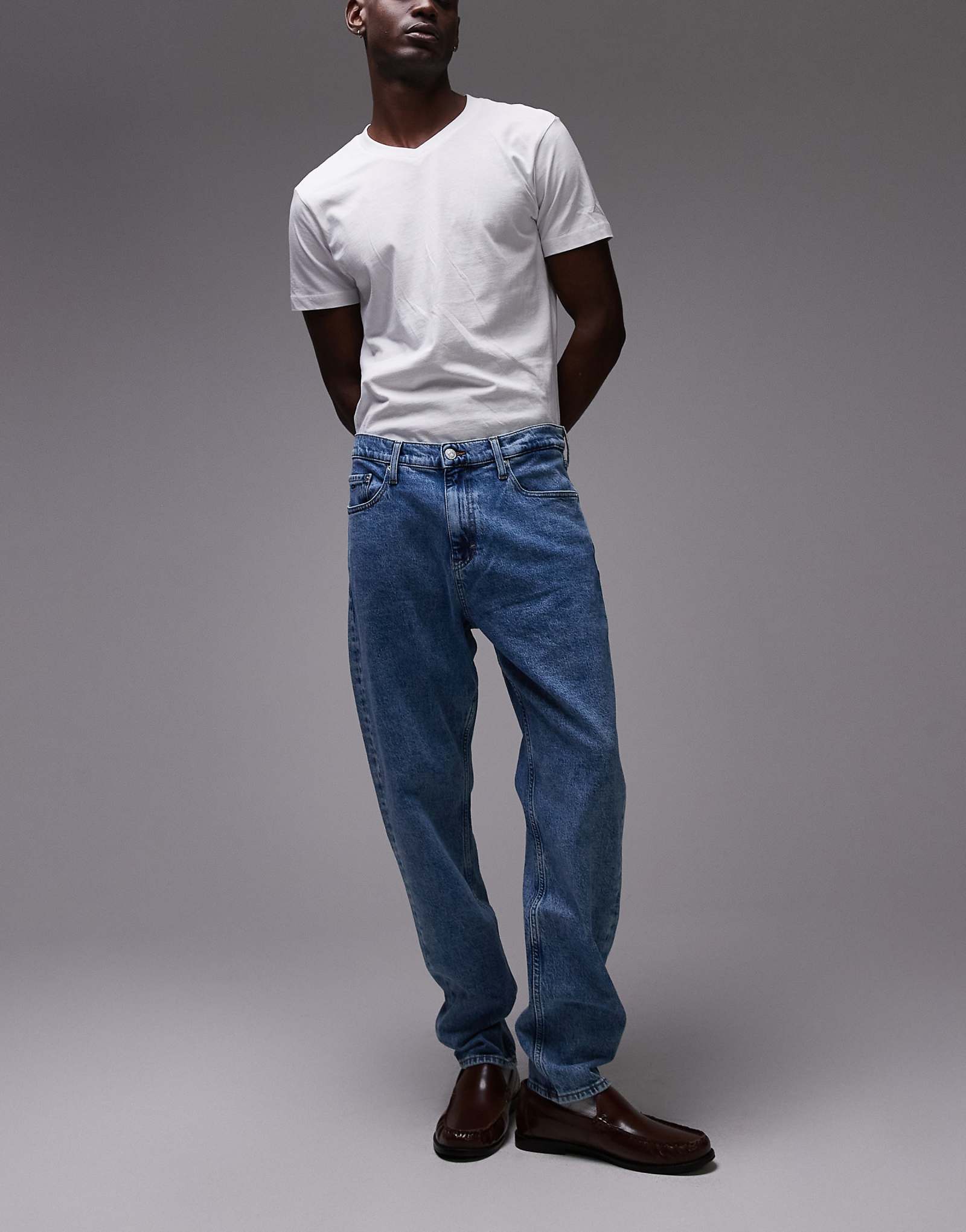 Джинсы Tommy Jeans Isaac зауженного кроя слегка отстиранные 23890₽