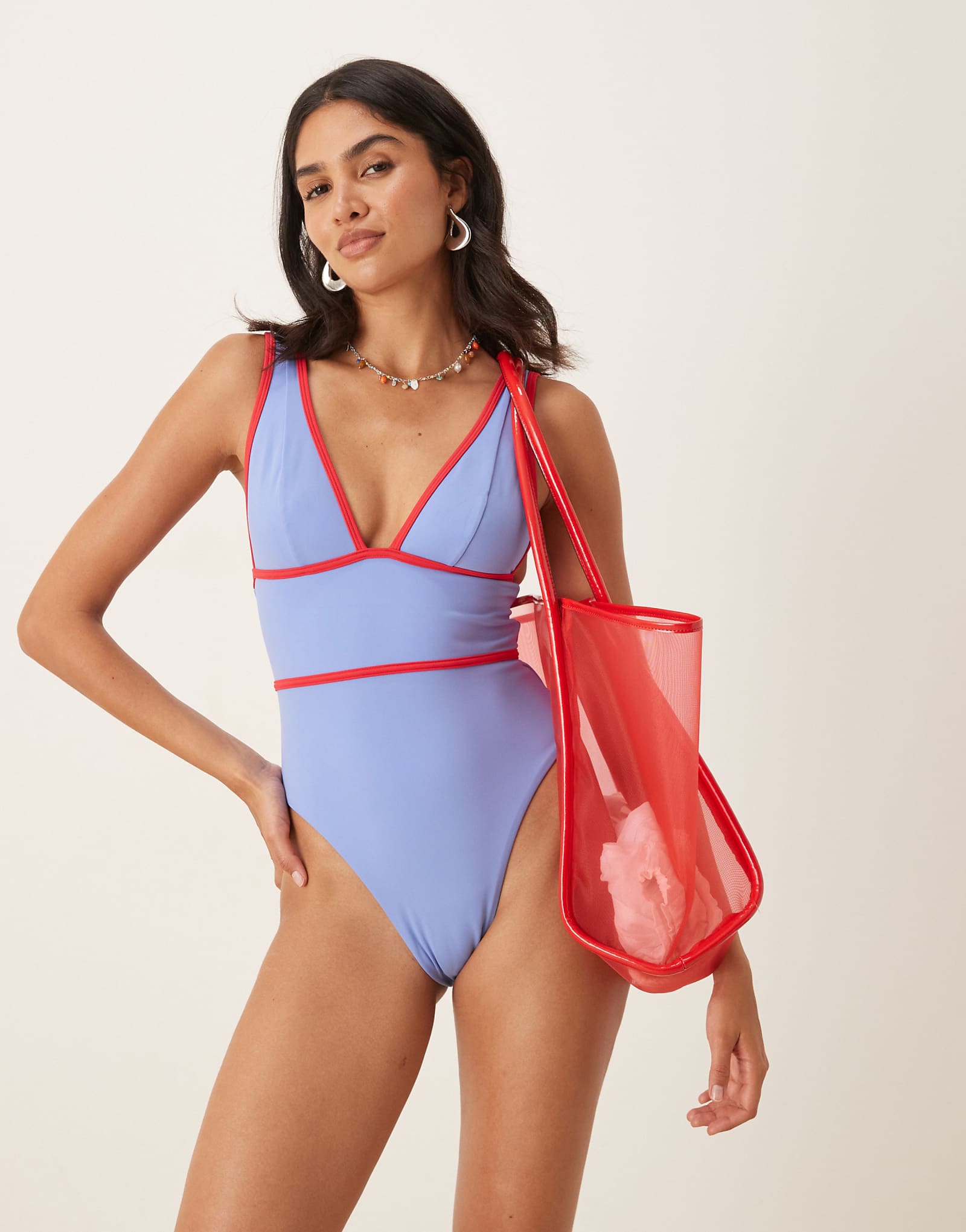 Контрастный глубокий купальник Tala синего цвета 18190₽