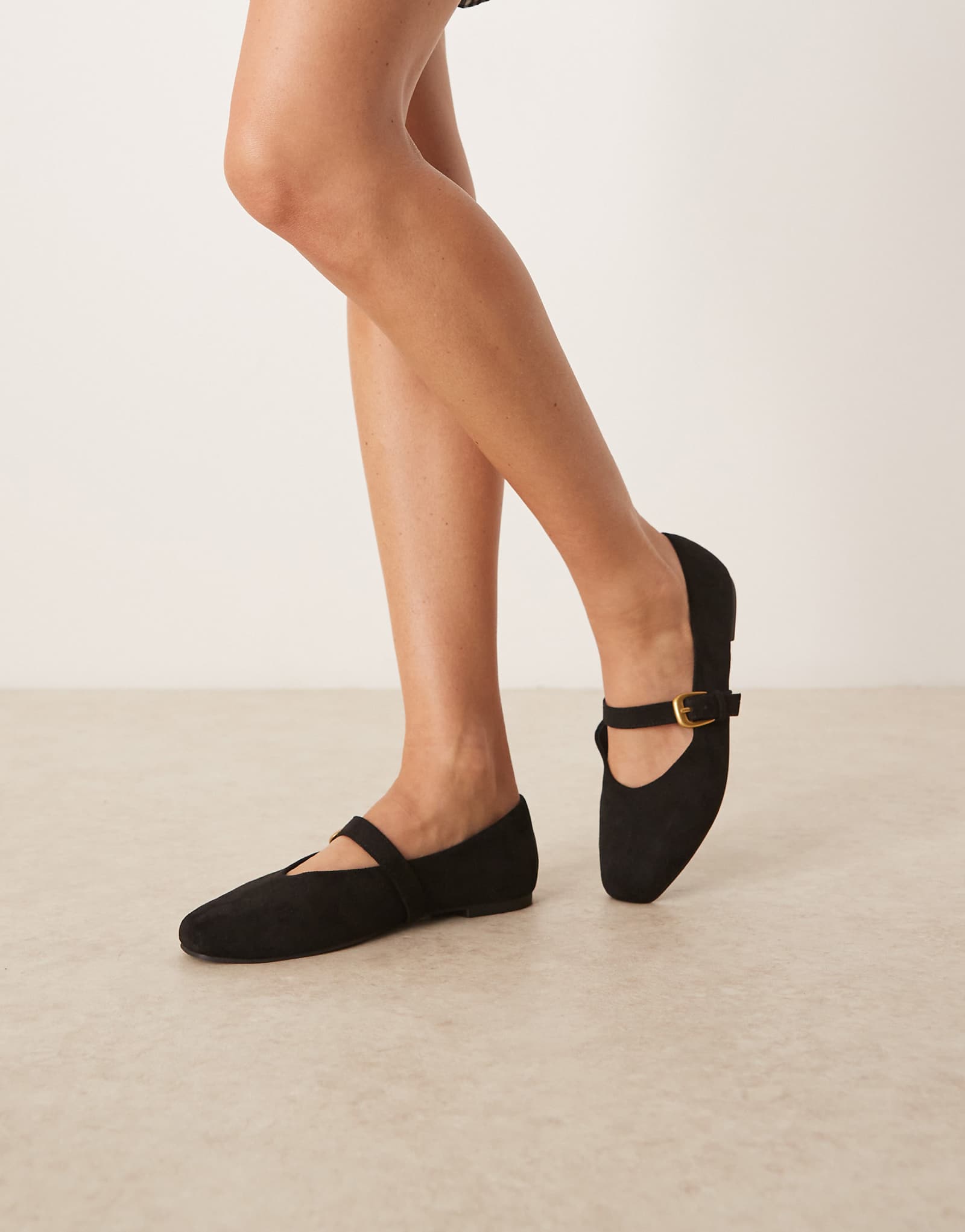 Балетки Leah Mary Jane от ASOS DESIGN из черного замши 6090₽
