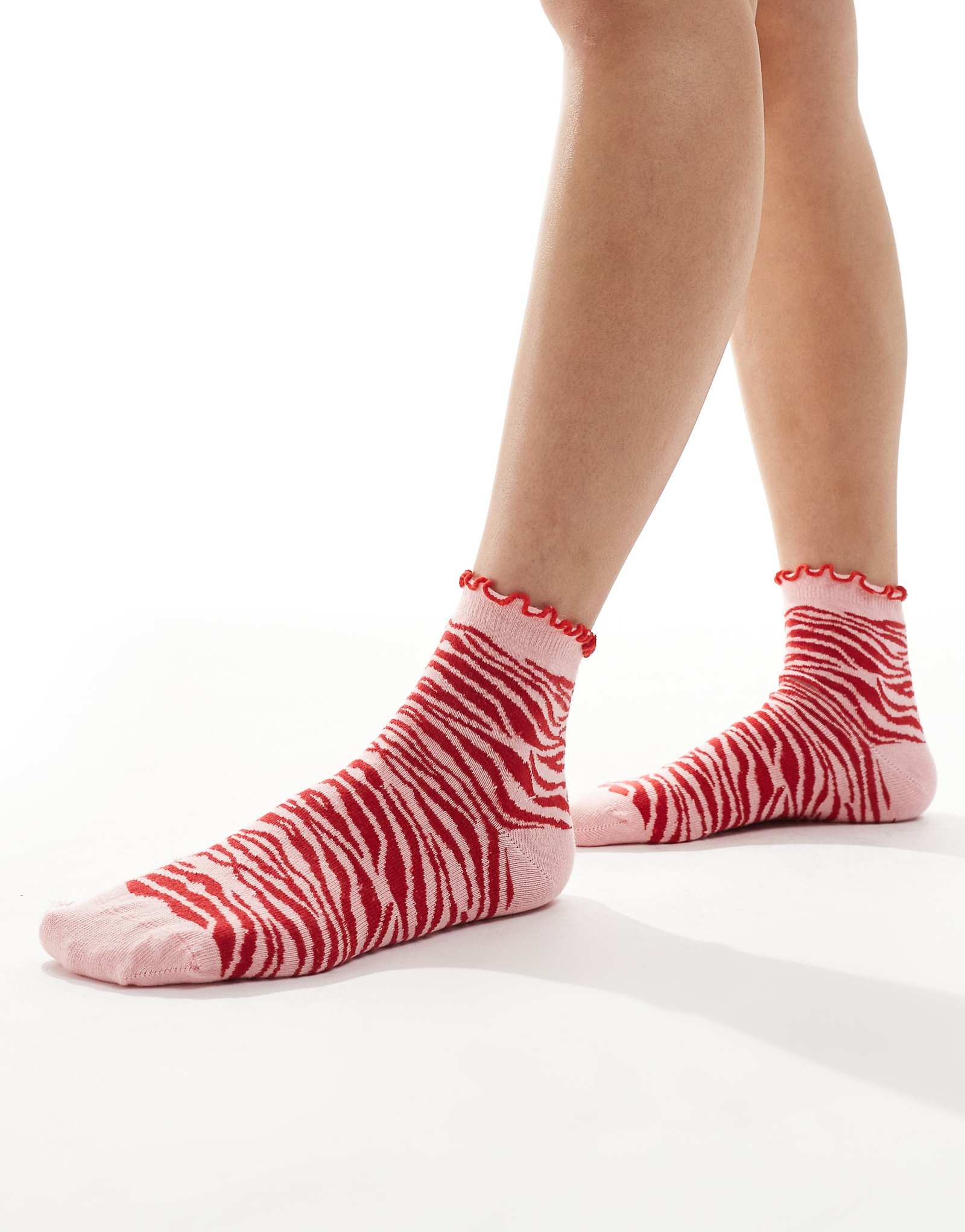 ДИЗАЙНЕРСКИЕ носки ASOS с оборками в розово-красном цвете зебра 1890₽