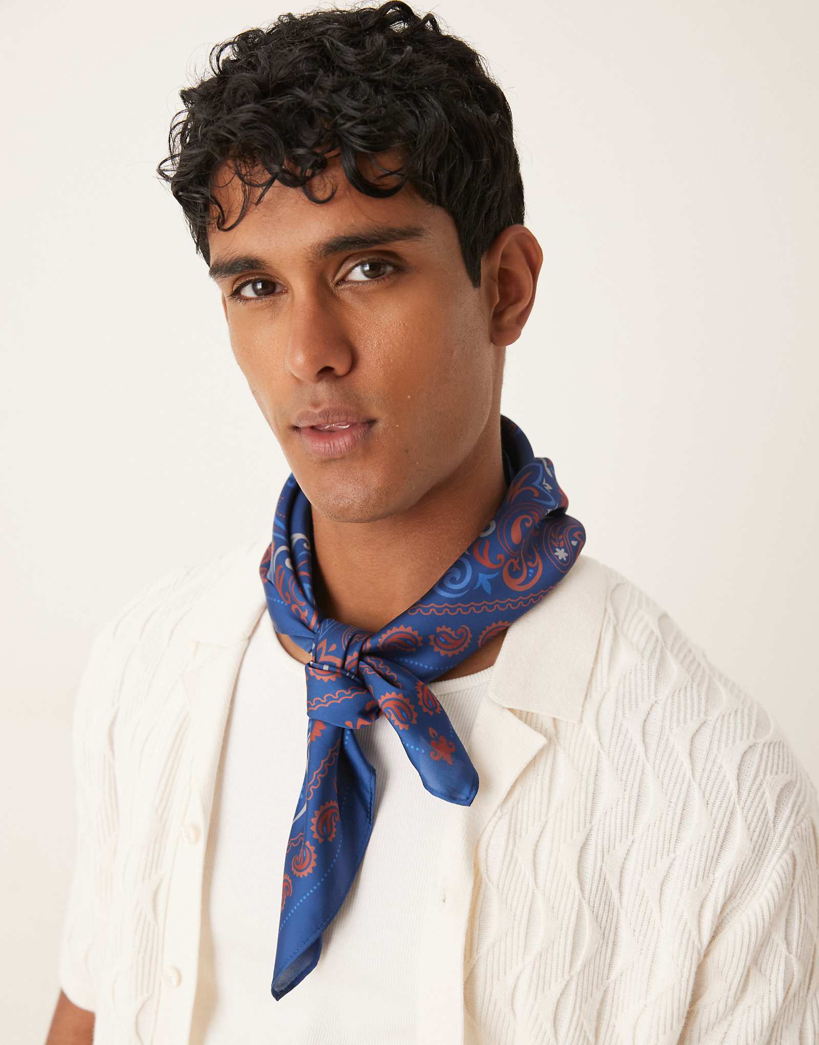 ДИЗАЙНЕРСКИЙ атласный платок ASOS с принтом пейсли синего и оранжевого цветов 4290₽